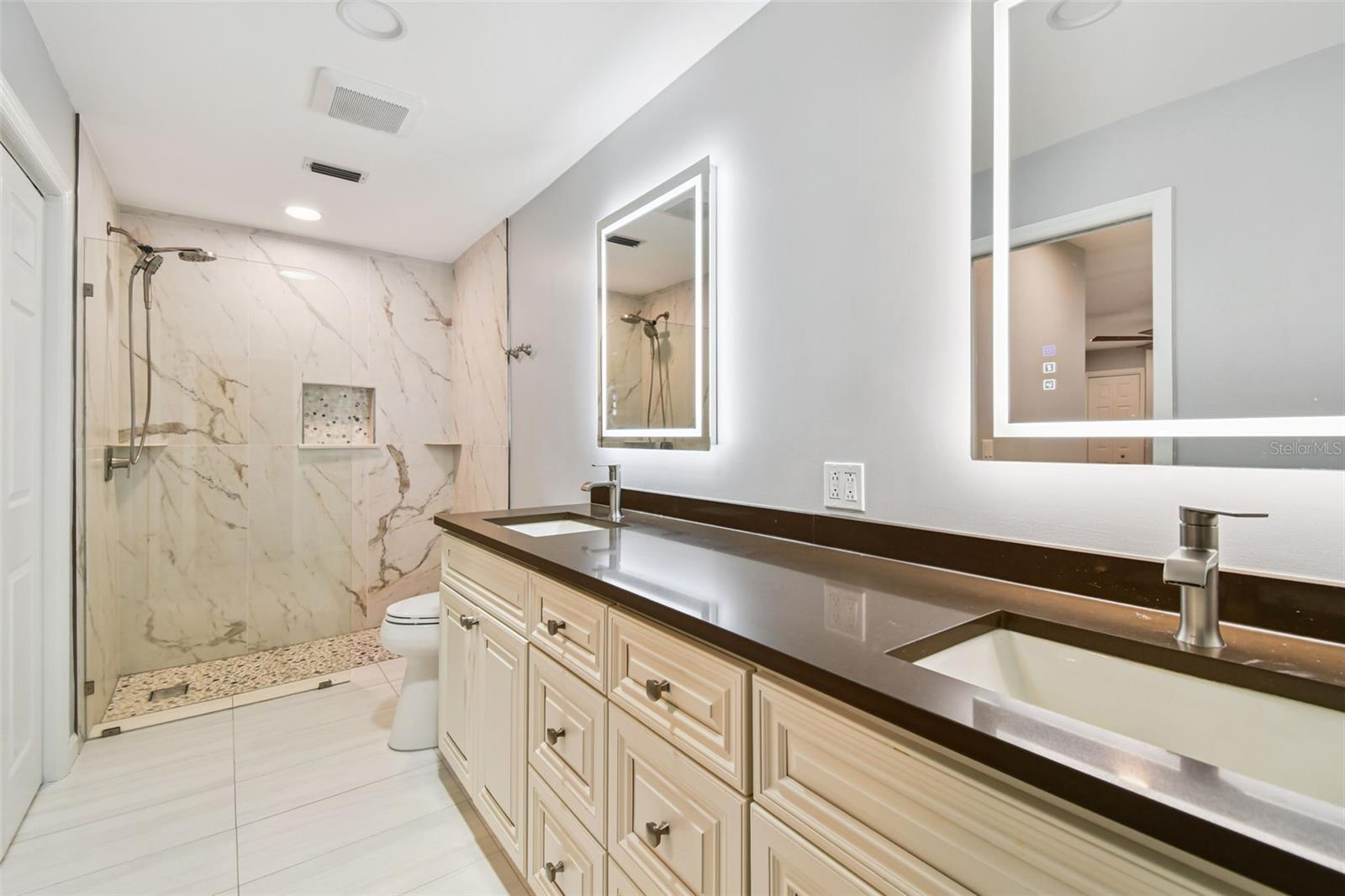 Image 35 of 83 For 822 Village Way