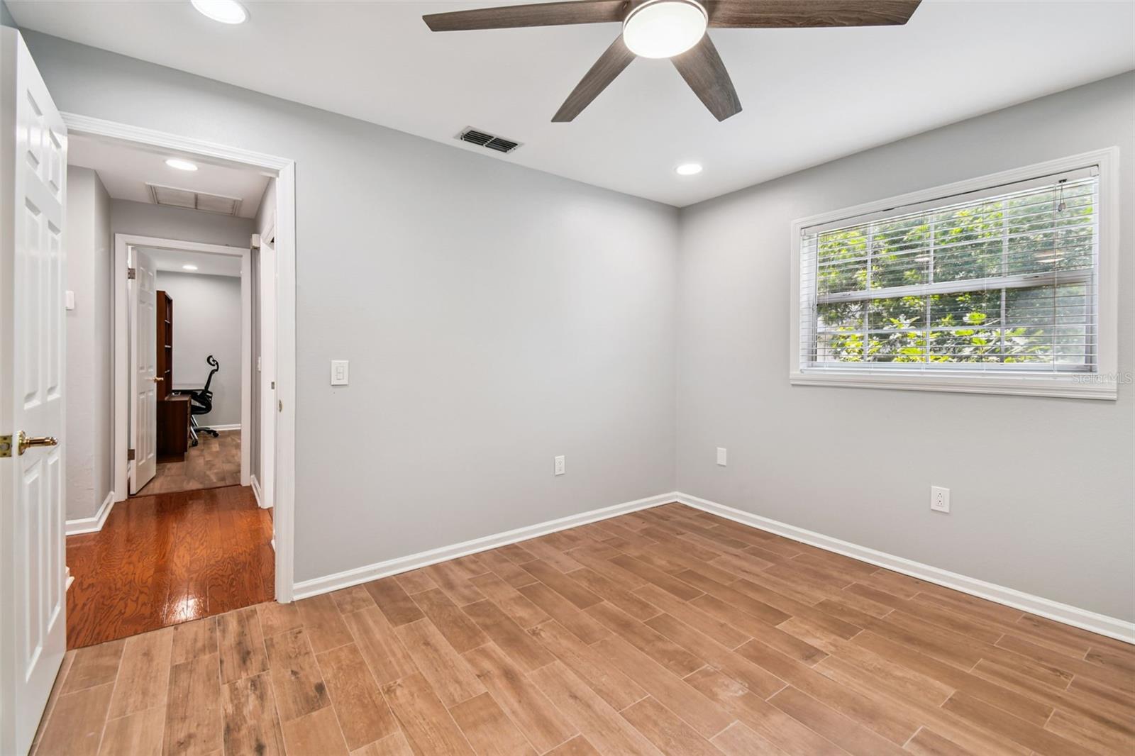 Image 36 of 83 For 822 Village Way