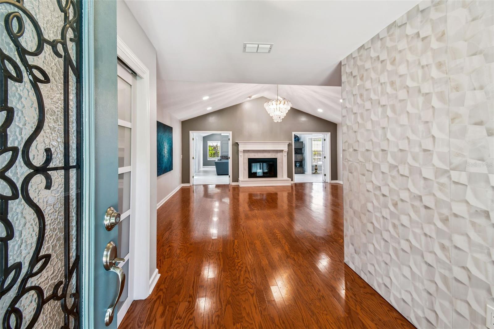 Image 5 of 83 For 822 Village Way