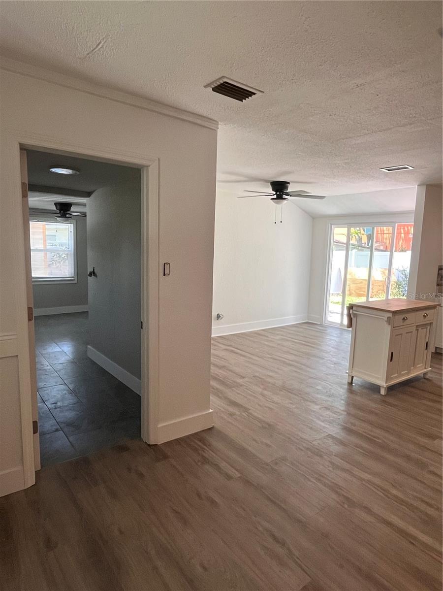 Image 7 of 11 For 6703 Macdill Avenue