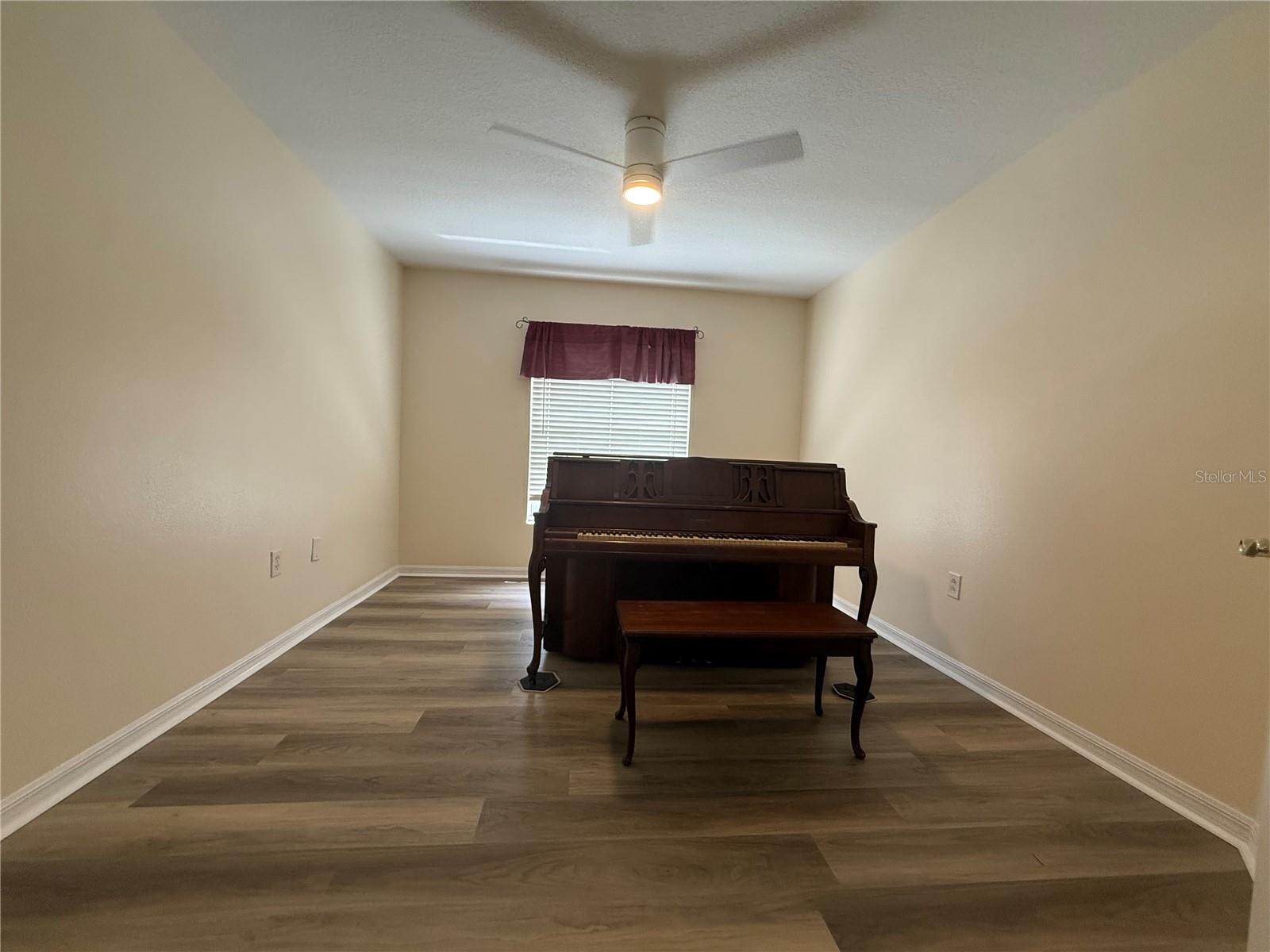 Image 6 of 19 For 11109 Jenkins Court