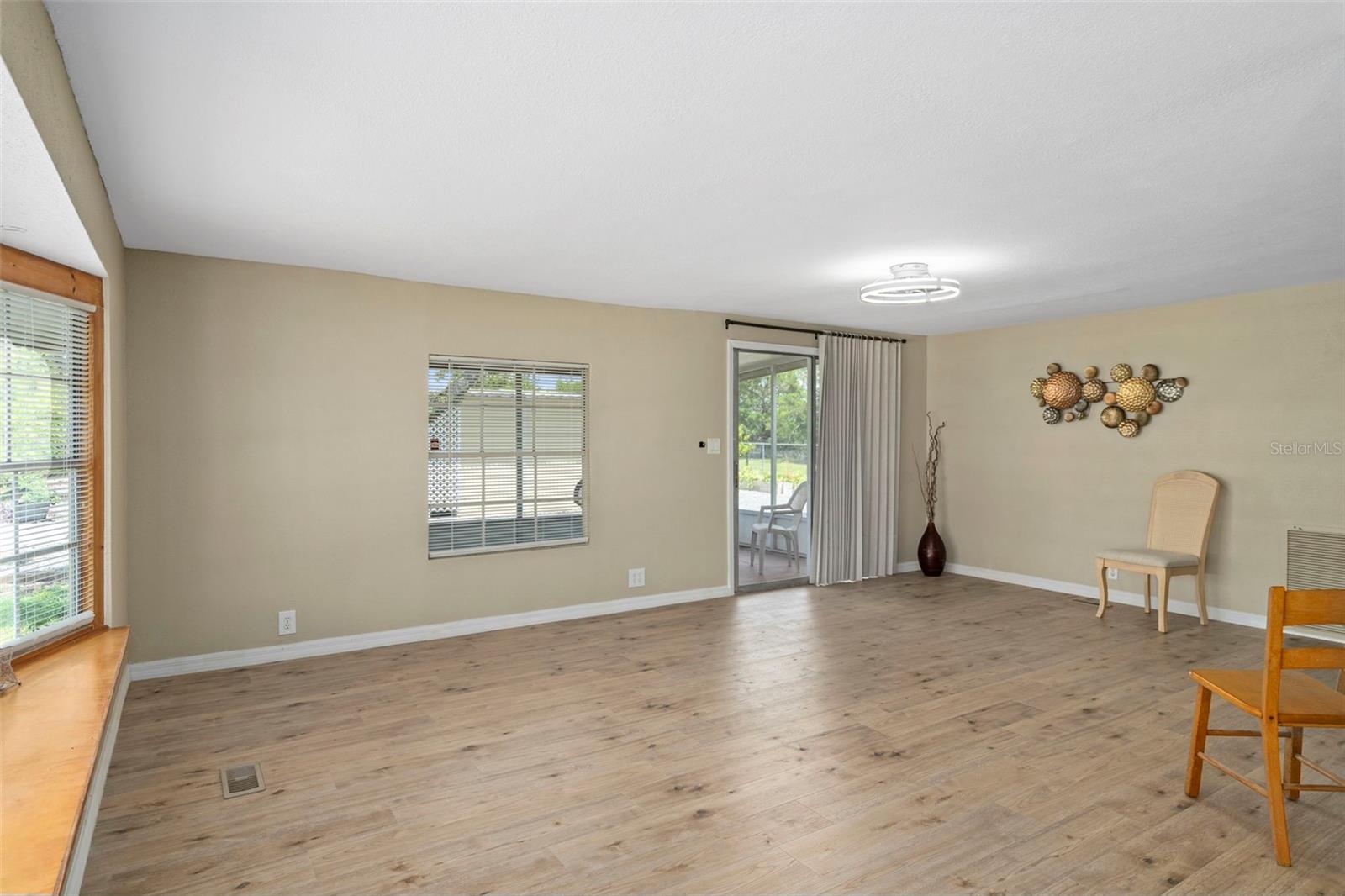 Listing photo id 8 for 15342 Brookridge Boulevard