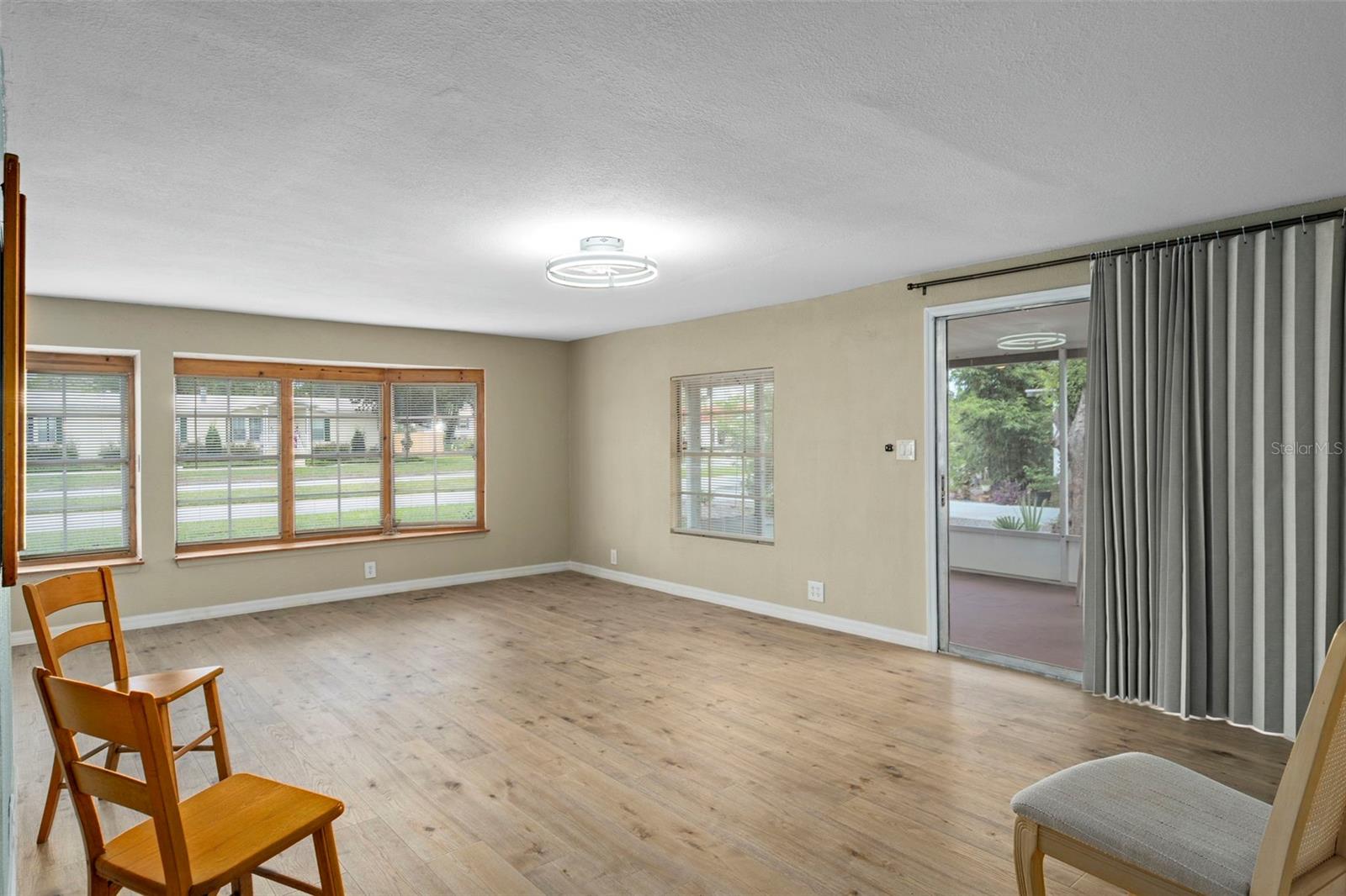Listing photo id 9 for 15342 Brookridge Boulevard