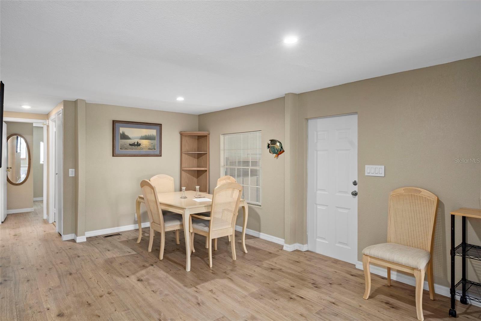 Listing photo id 11 for 15342 Brookridge Boulevard