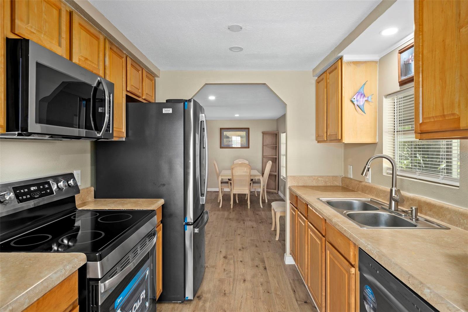 Listing photo id 15 for 15342 Brookridge Boulevard