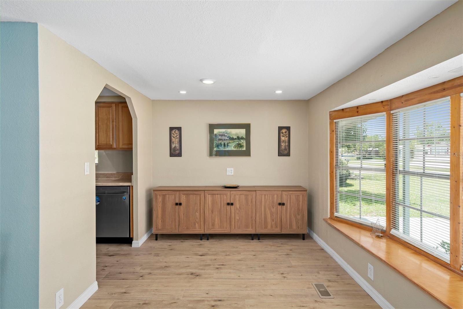 Listing photo id 17 for 15342 Brookridge Boulevard