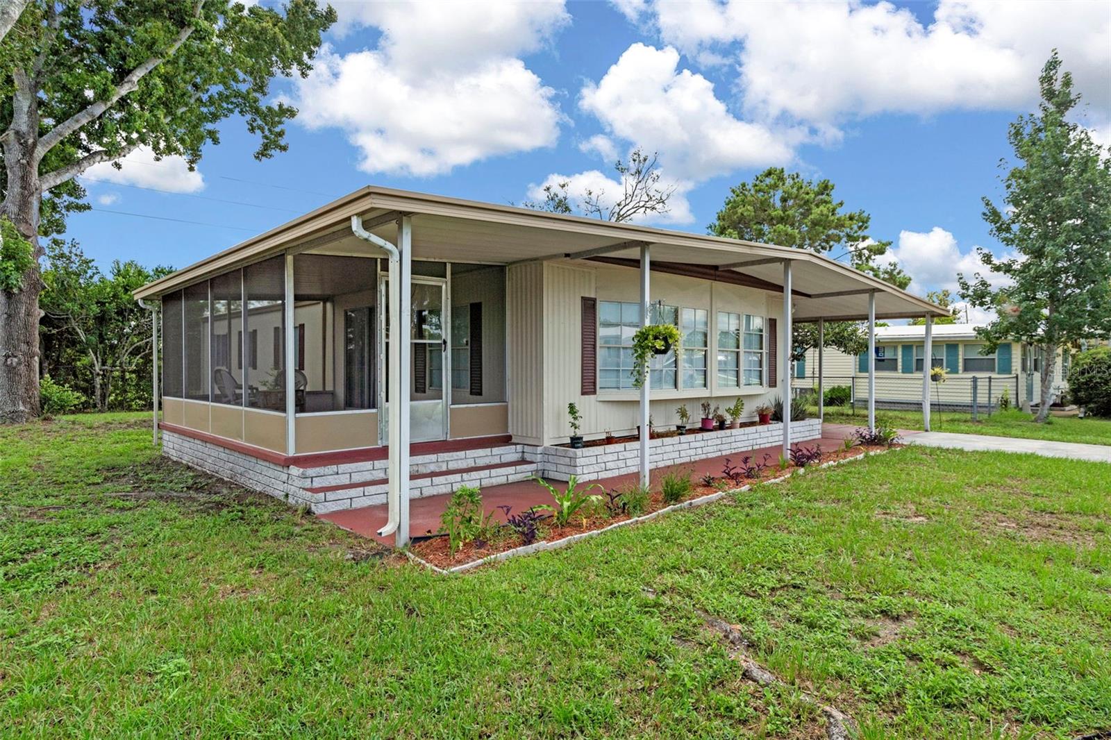 Listing photo id 0 for 15342 Brookridge Boulevard