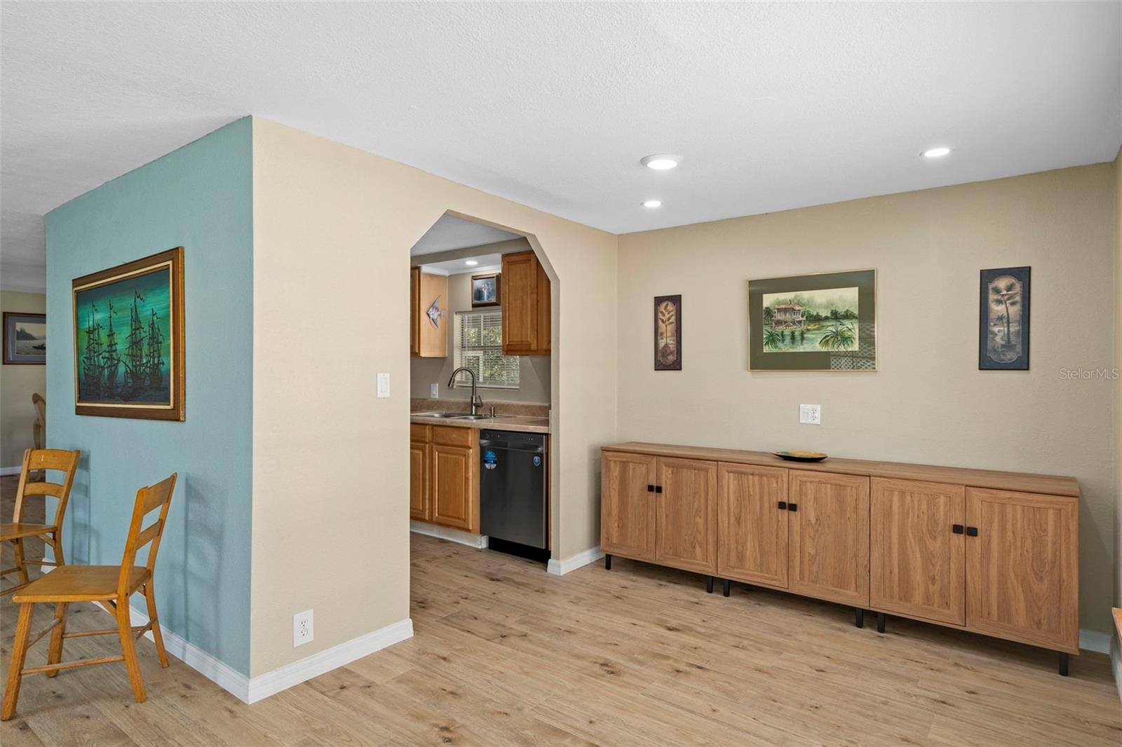 Listing photo id 18 for 15342 Brookridge Boulevard