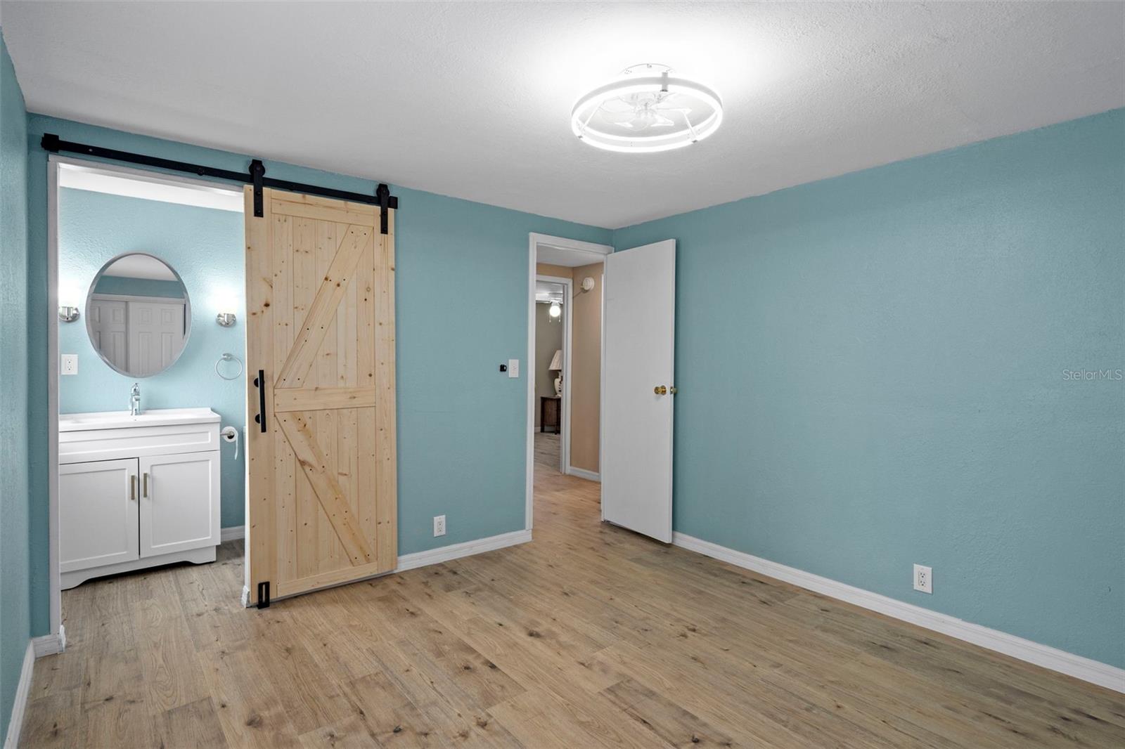Listing photo id 24 for 15342 Brookridge Boulevard