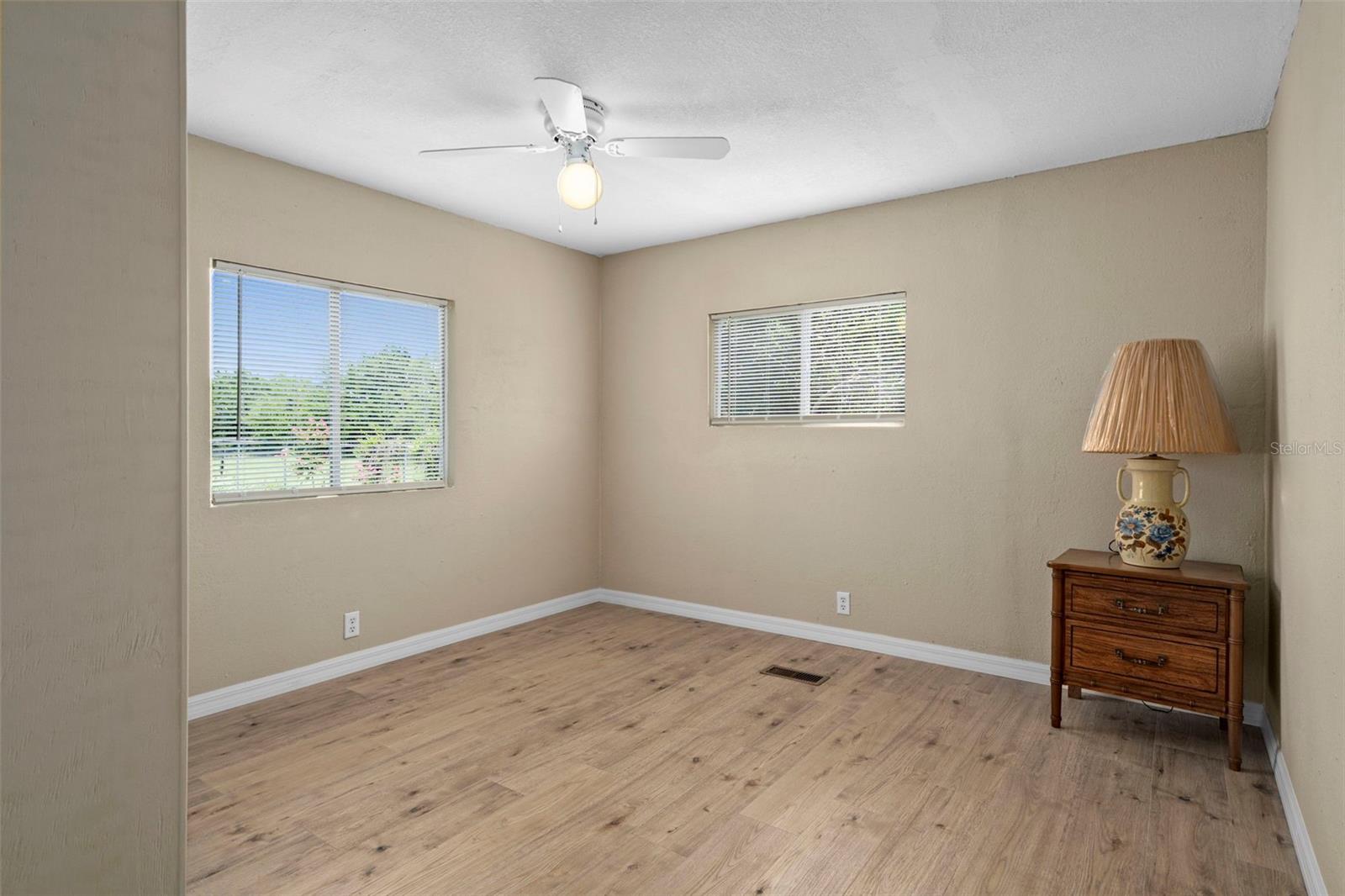 Listing photo id 27 for 15342 Brookridge Boulevard