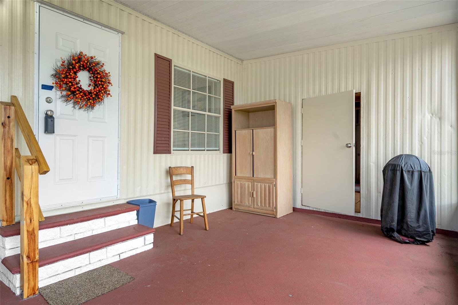 Listing photo id 33 for 15342 Brookridge Boulevard