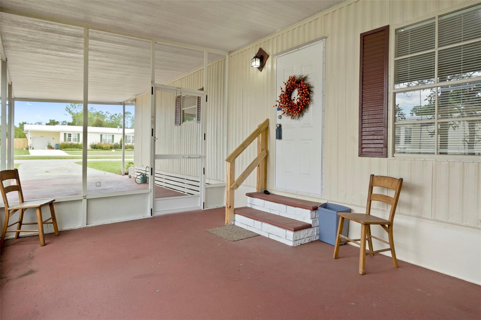 Listing photo id 34 for 15342 Brookridge Boulevard