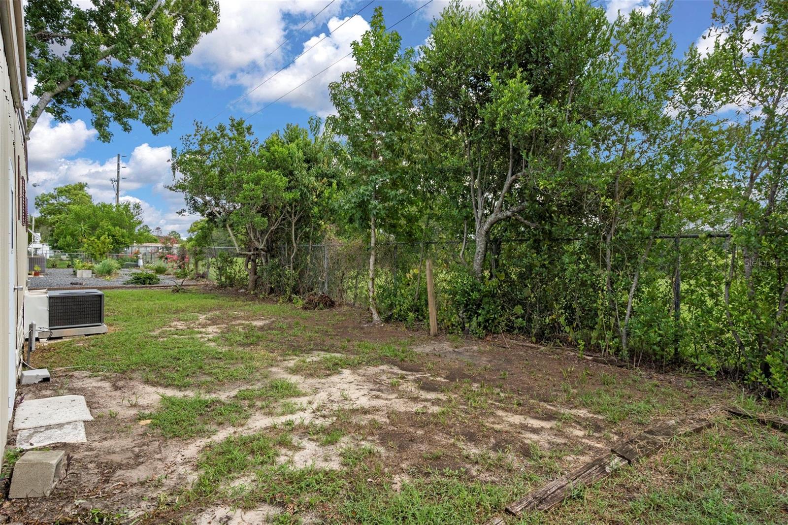 Listing photo id 39 for 15342 Brookridge Boulevard