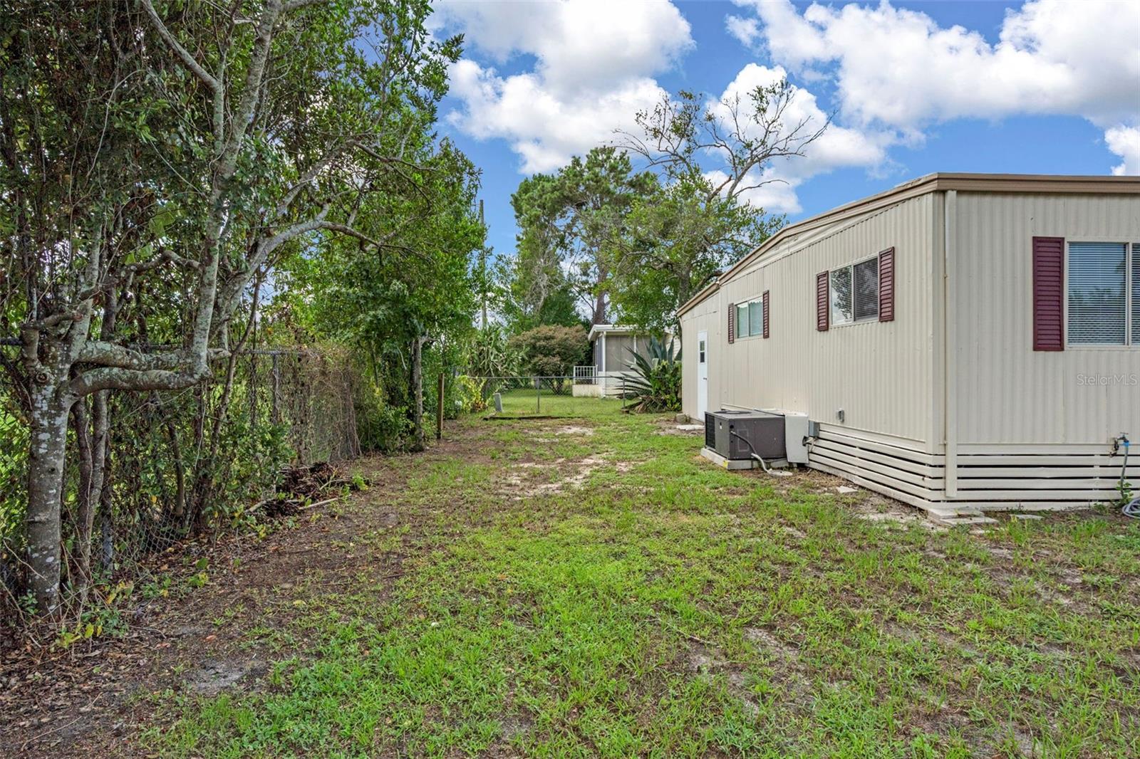Listing photo id 41 for 15342 Brookridge Boulevard