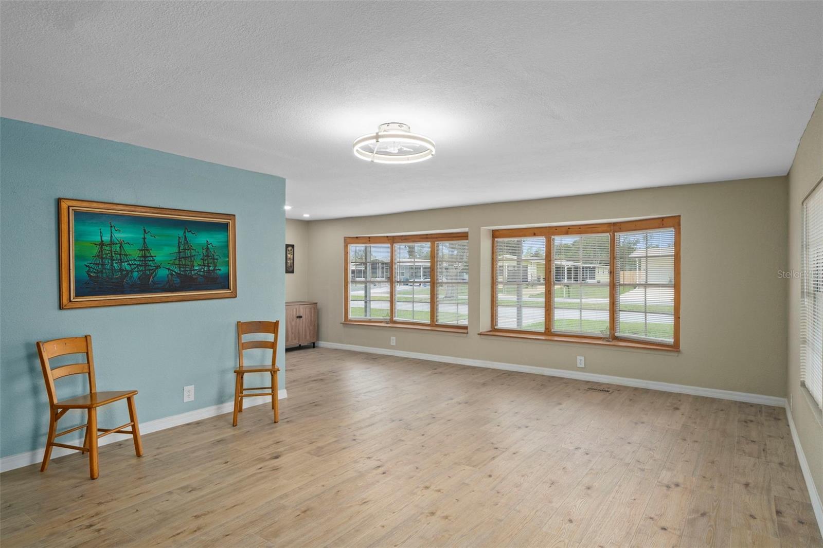 Listing photo id 4 for 15342 Brookridge Boulevard