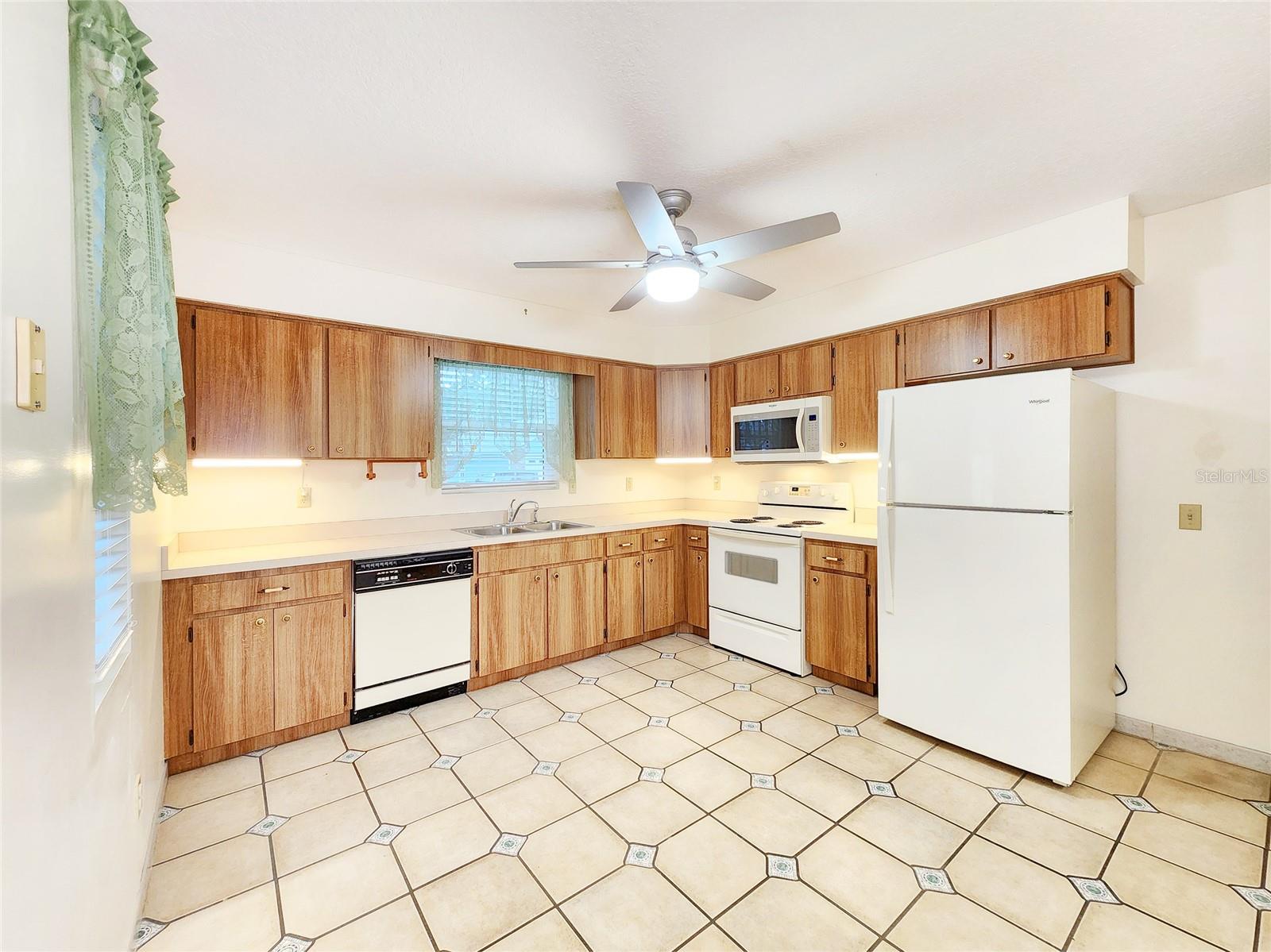 Image 17 of 46 For 37347 Derbyshire Drive
