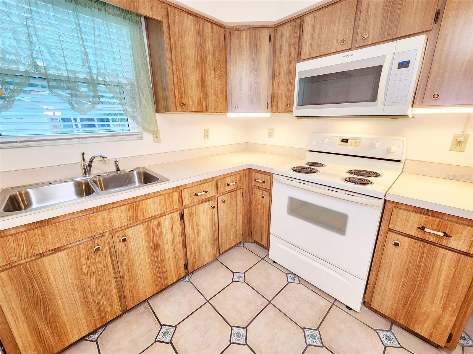 Image 18 of 46 For 37347 Derbyshire Drive
