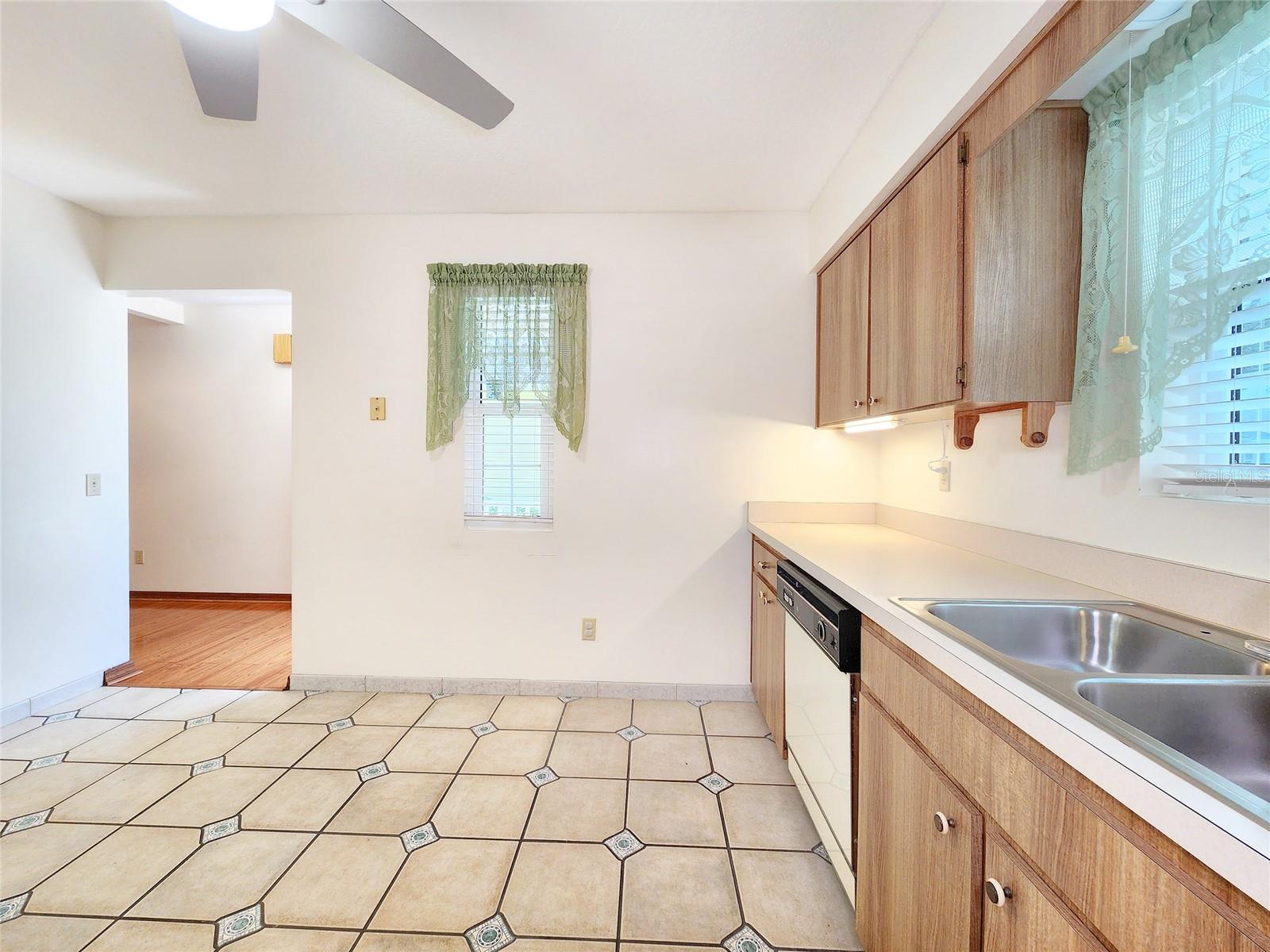 Image 19 of 46 For 37347 Derbyshire Drive