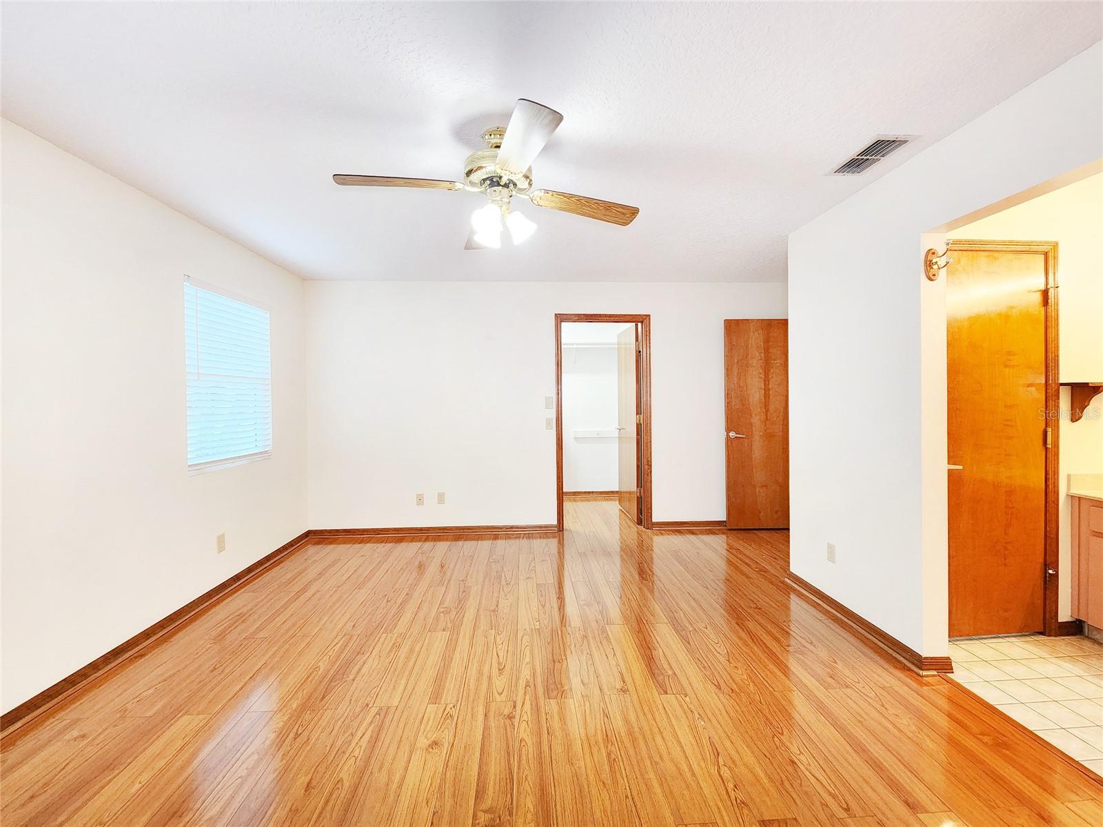 Image 21 of 46 For 37347 Derbyshire Drive