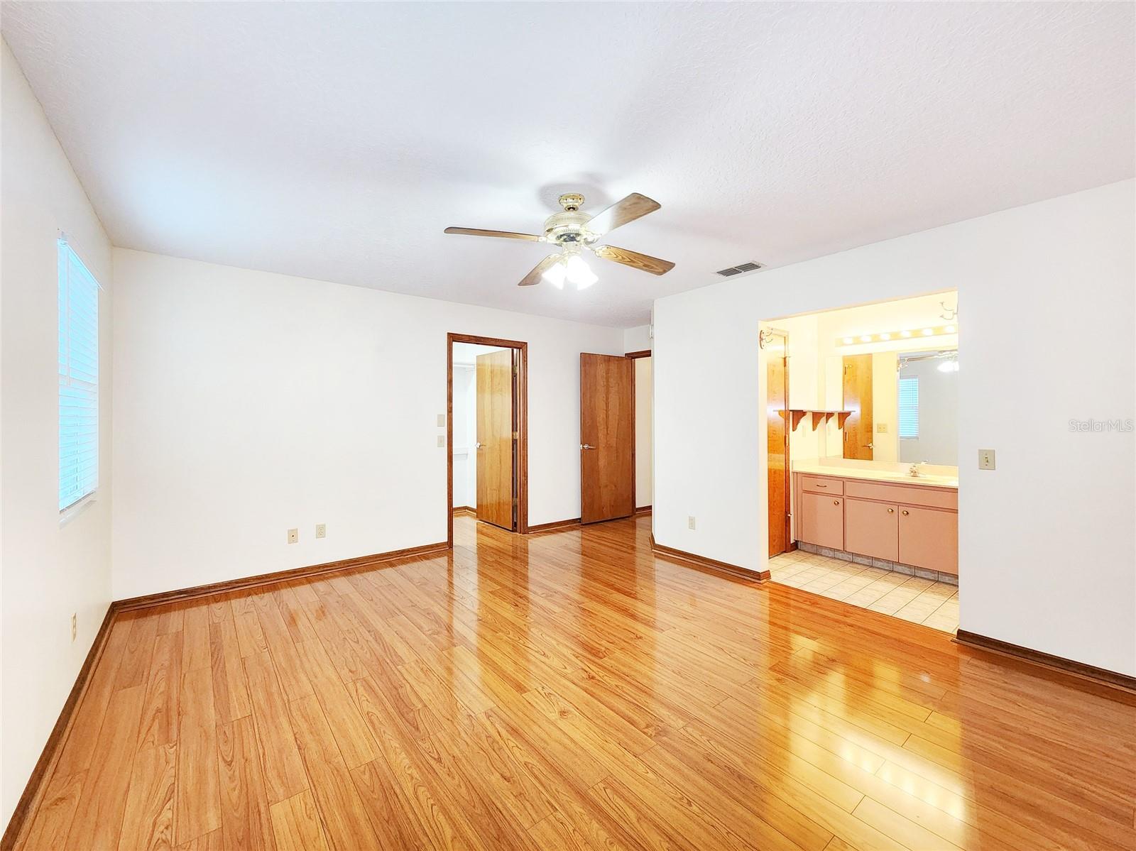Image 22 of 46 For 37347 Derbyshire Drive