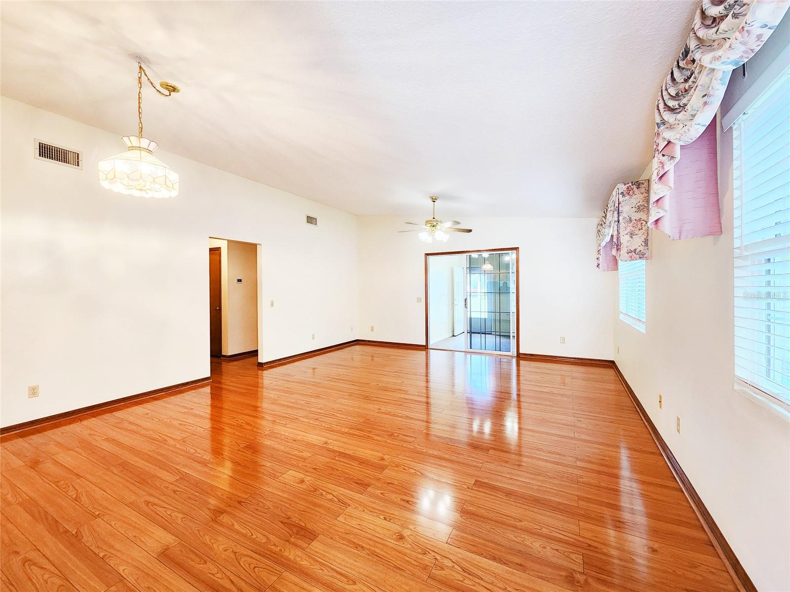 Image 8 of 46 For 37347 Derbyshire Drive
