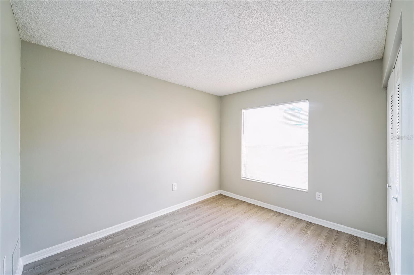 Image 17 of 32 For 750 Dromedary Drive