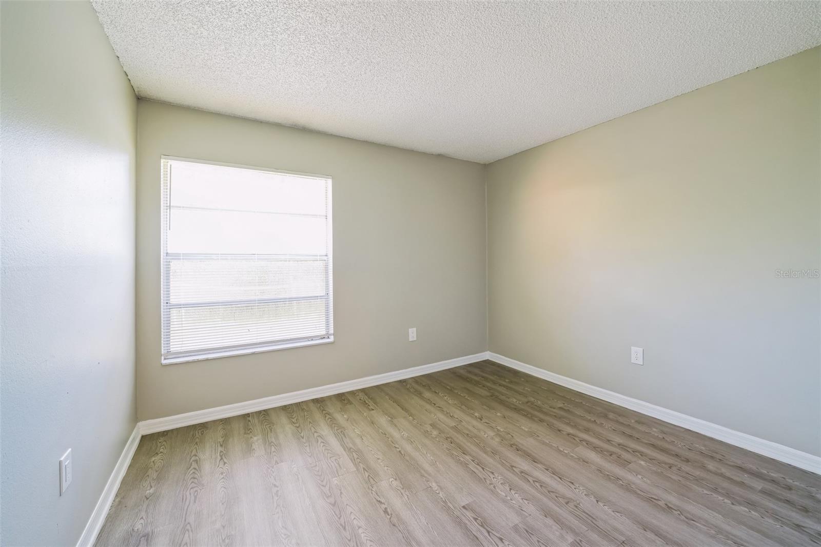 Image 18 of 32 For 750 Dromedary Drive