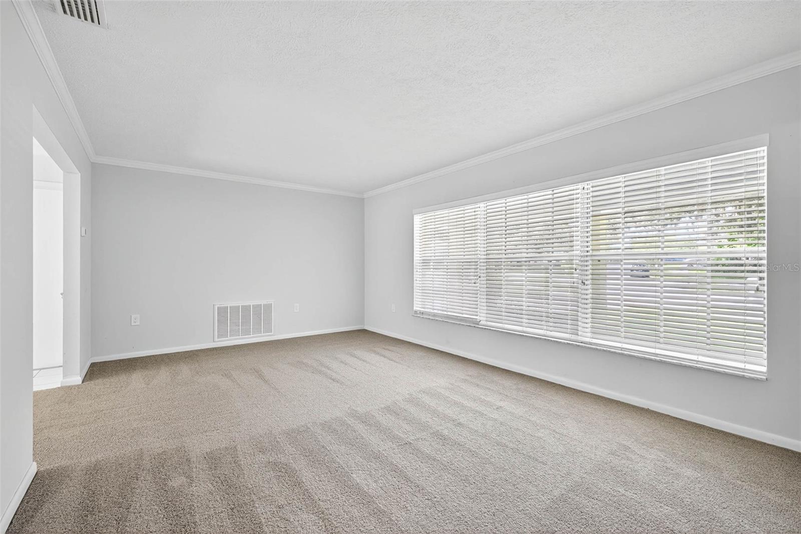 Image 5 of 58 For 401 Woodcrest Road