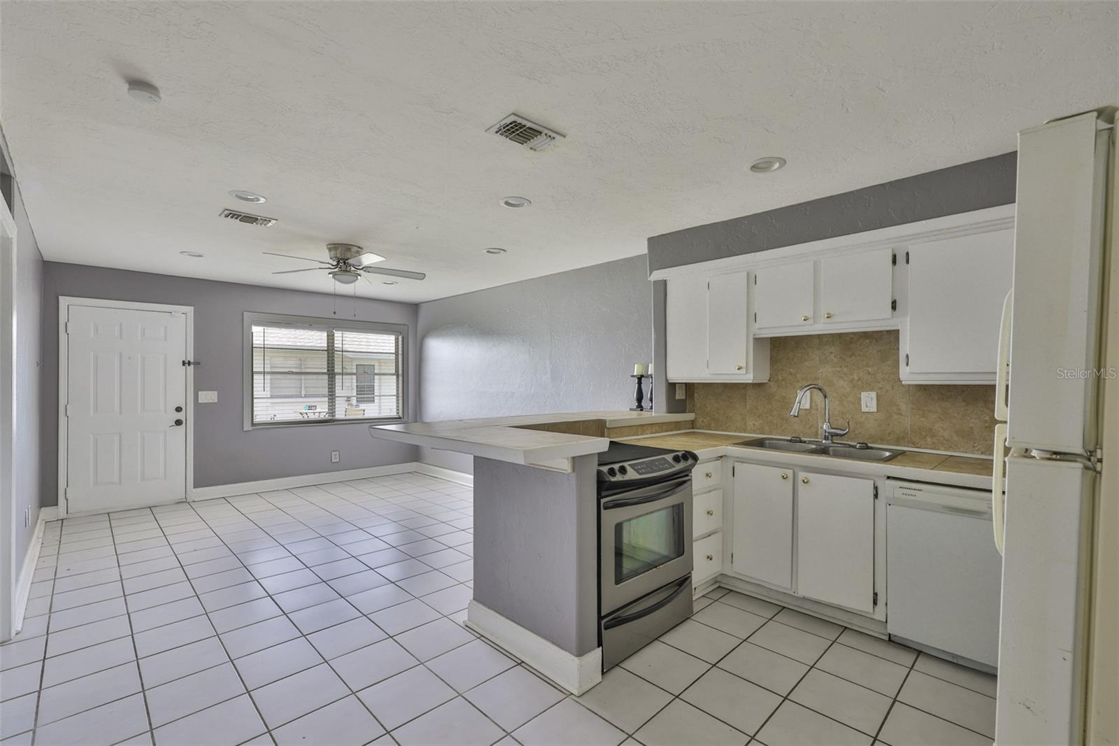 Image 6 of 50 For 1045 Apollo Beach Boulevard A