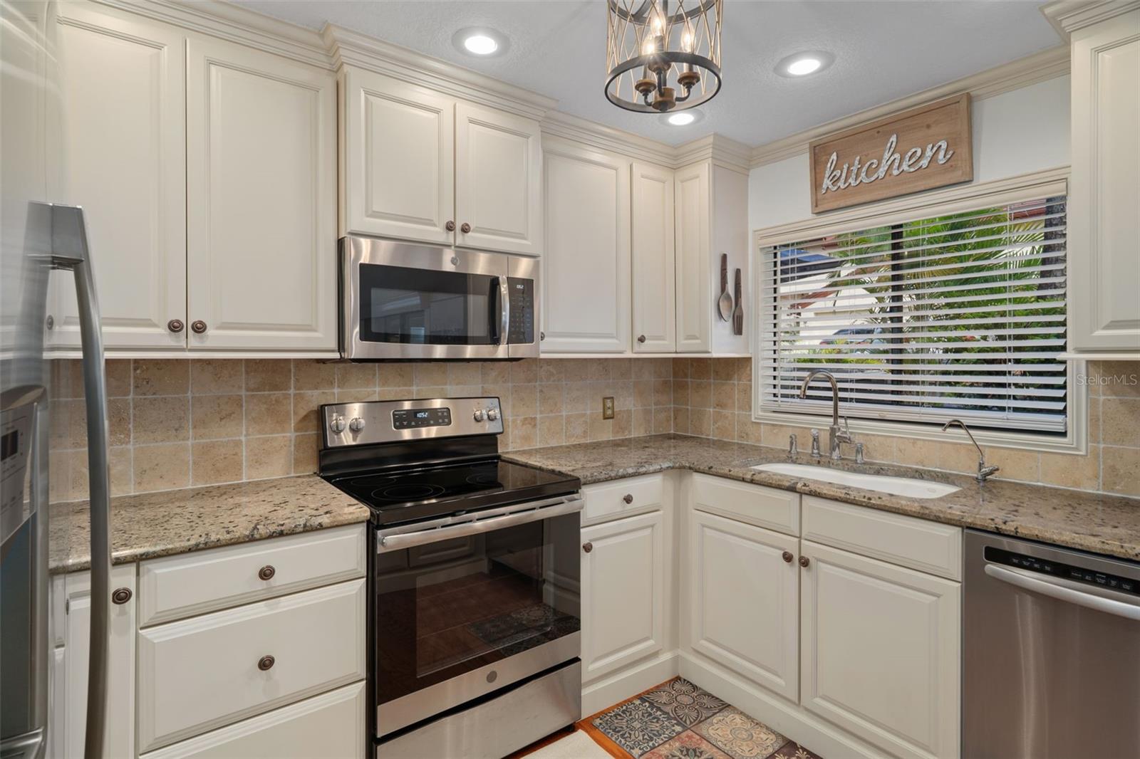 Image 18 of 63 For 3460 Countryside Boulevard 66