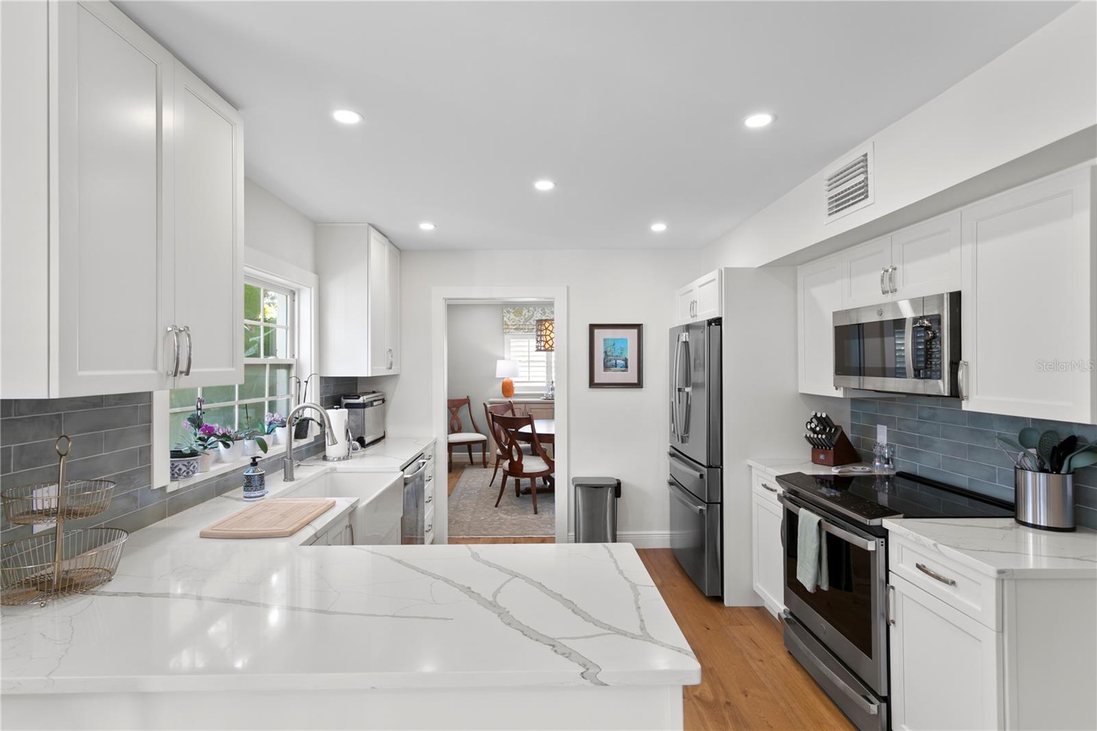 Listing photo id 10 for 4705 San Rafael Street