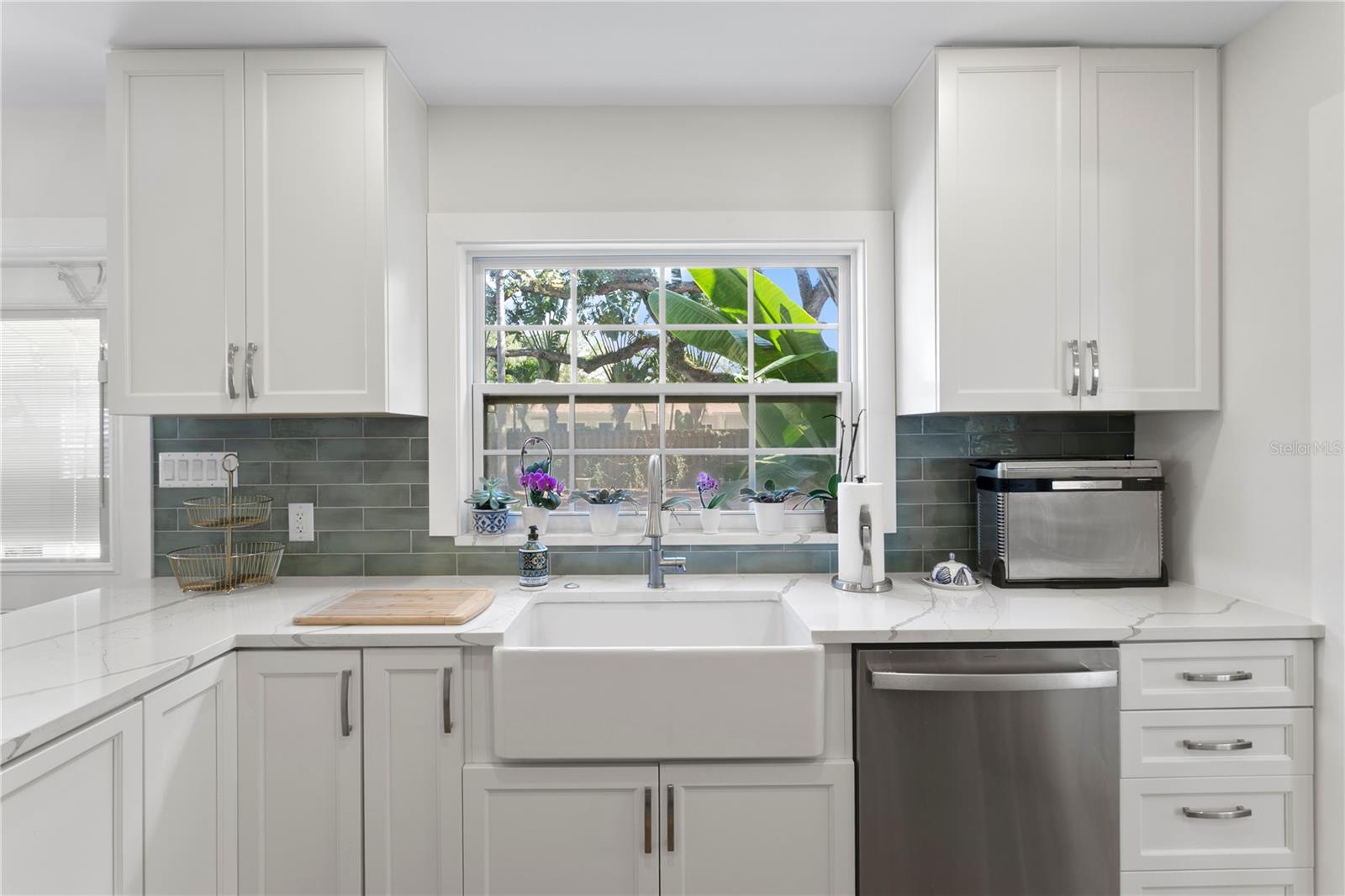 Listing photo id 11 for 4705 San Rafael Street