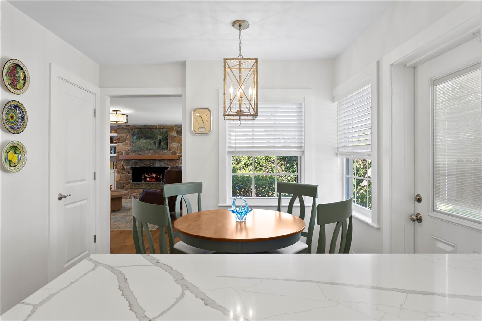 Listing photo id 14 for 4705 San Rafael Street
