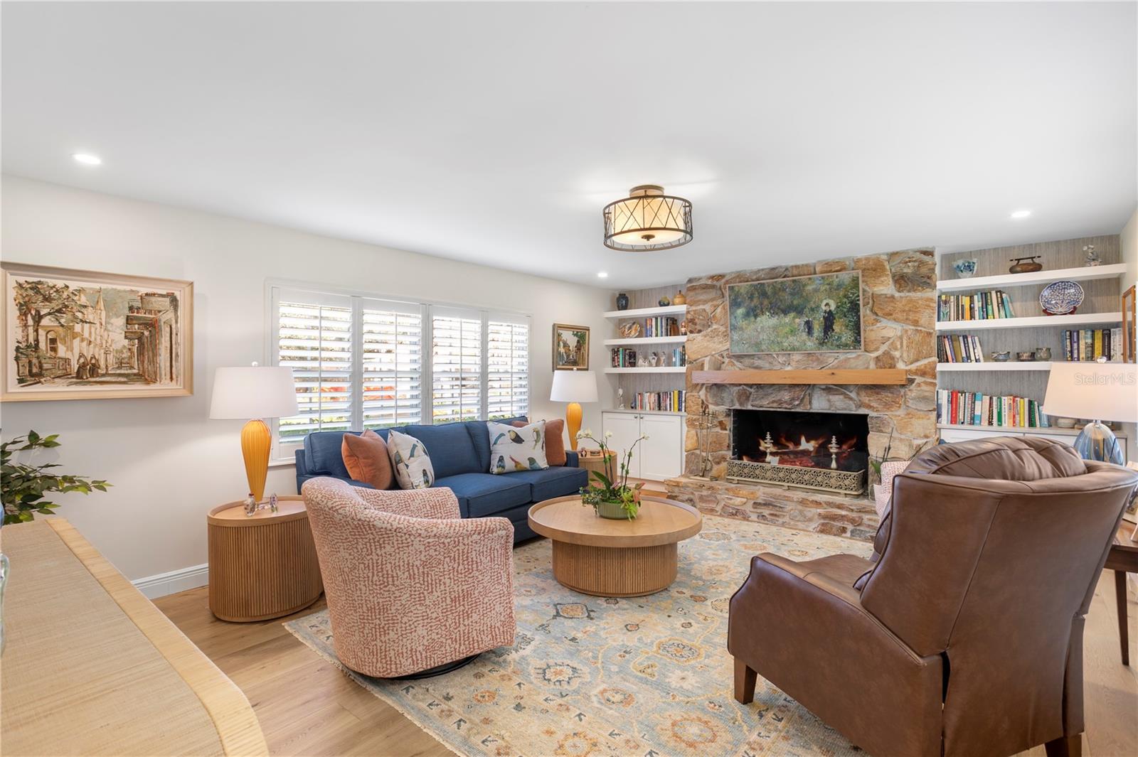Listing photo id 16 for 4705 San Rafael Street