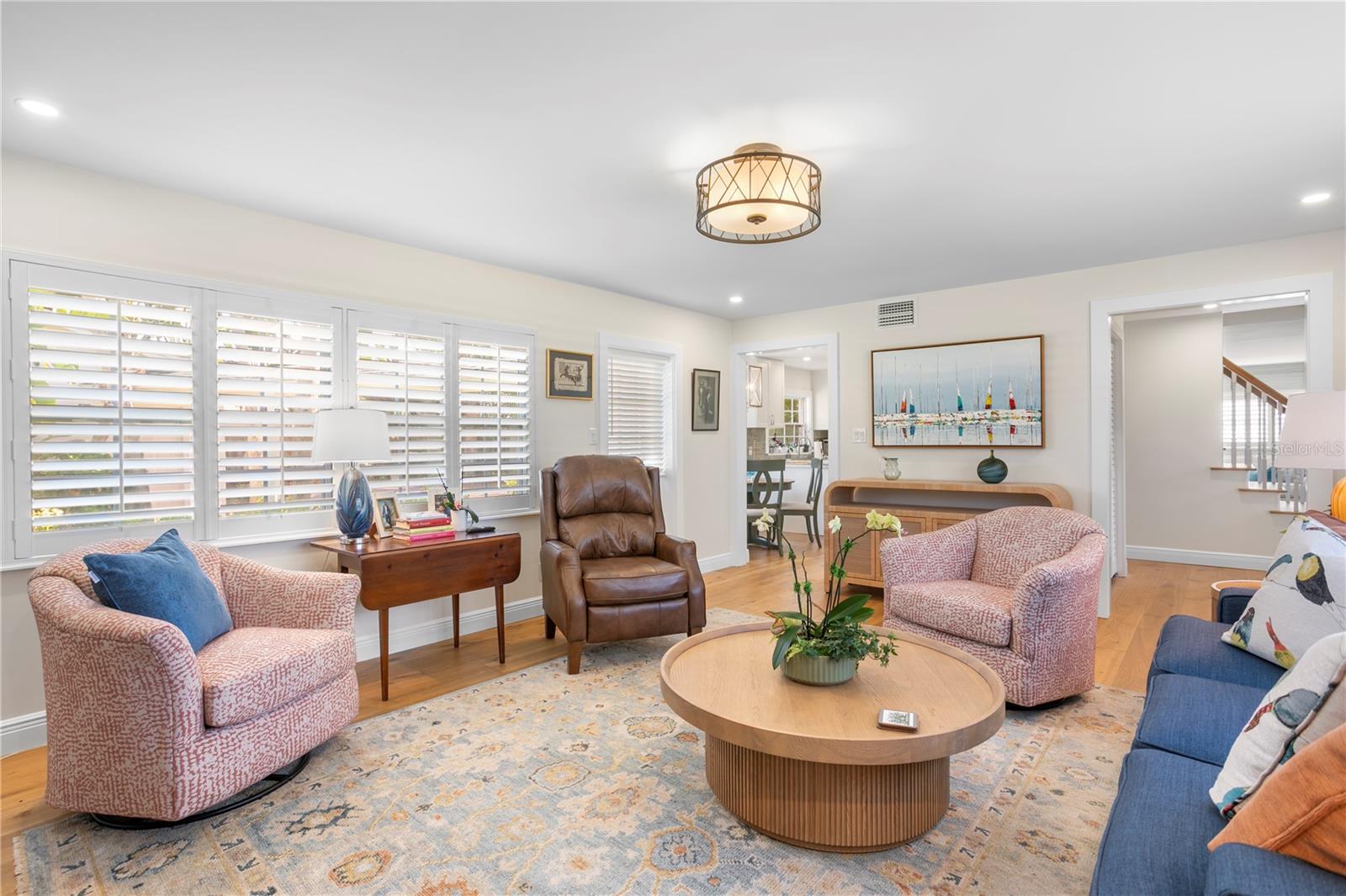 Listing photo id 18 for 4705 San Rafael Street