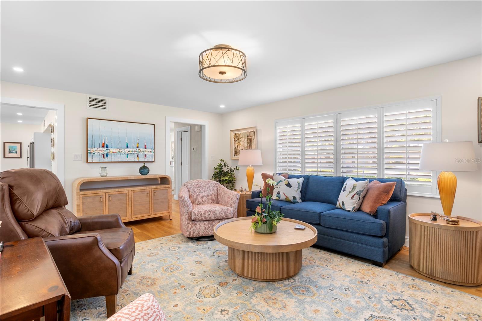 Listing photo id 19 for 4705 San Rafael Street