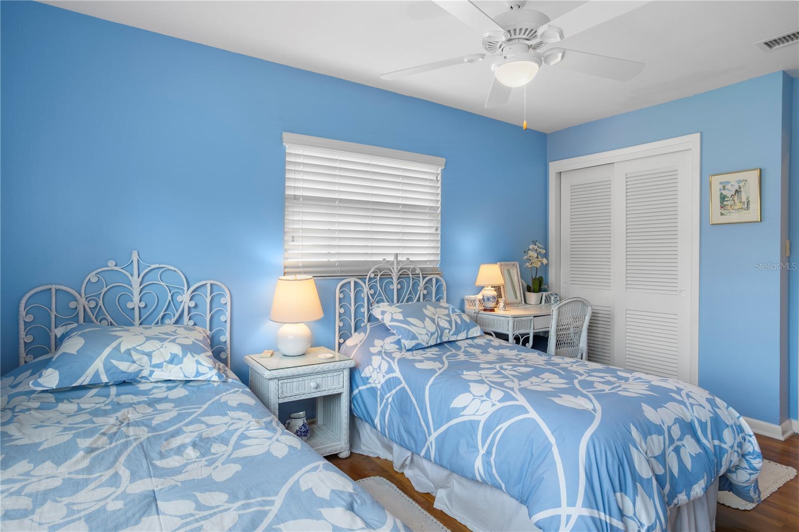 Listing photo id 24 for 4705 San Rafael Street