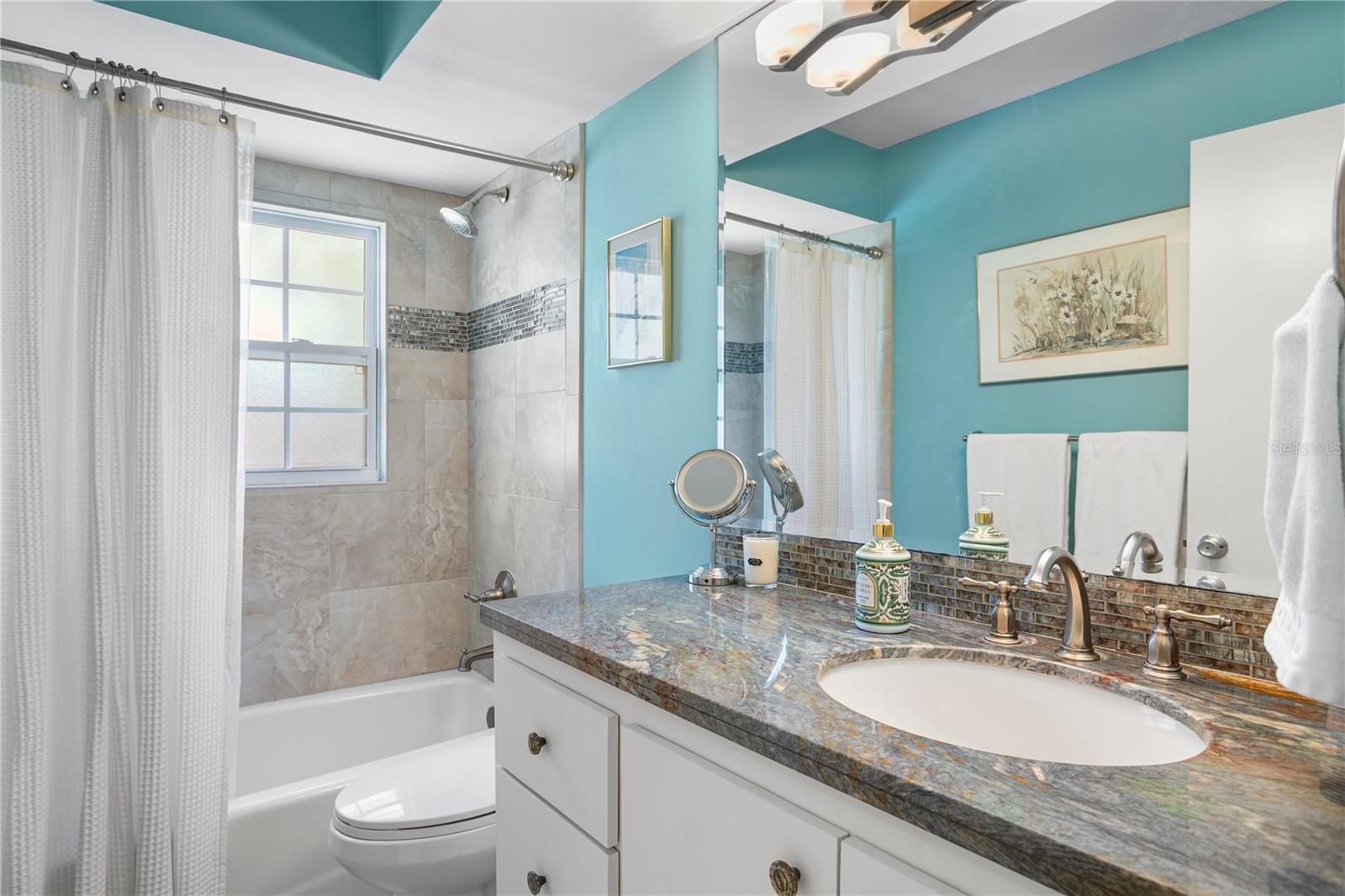 Listing photo id 25 for 4705 San Rafael Street