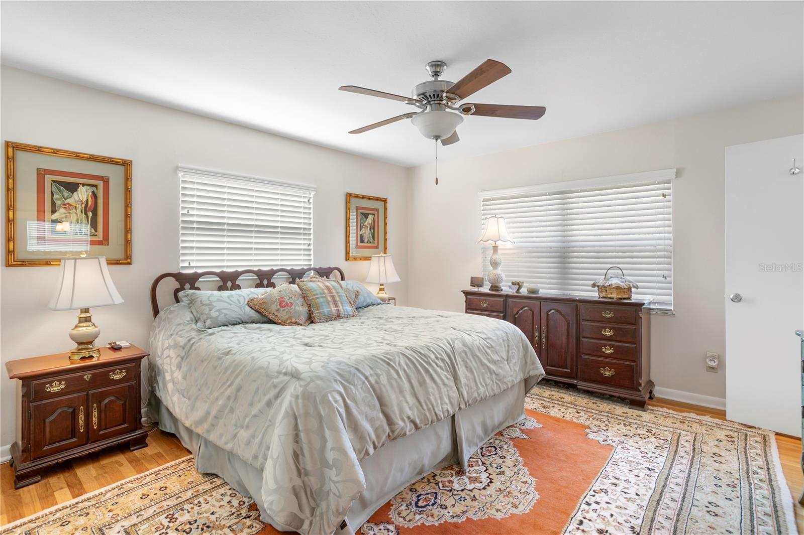 Listing photo id 27 for 4705 San Rafael Street