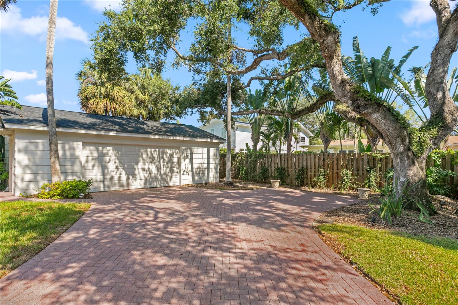 Listing photo id 34 for 4705 San Rafael Street