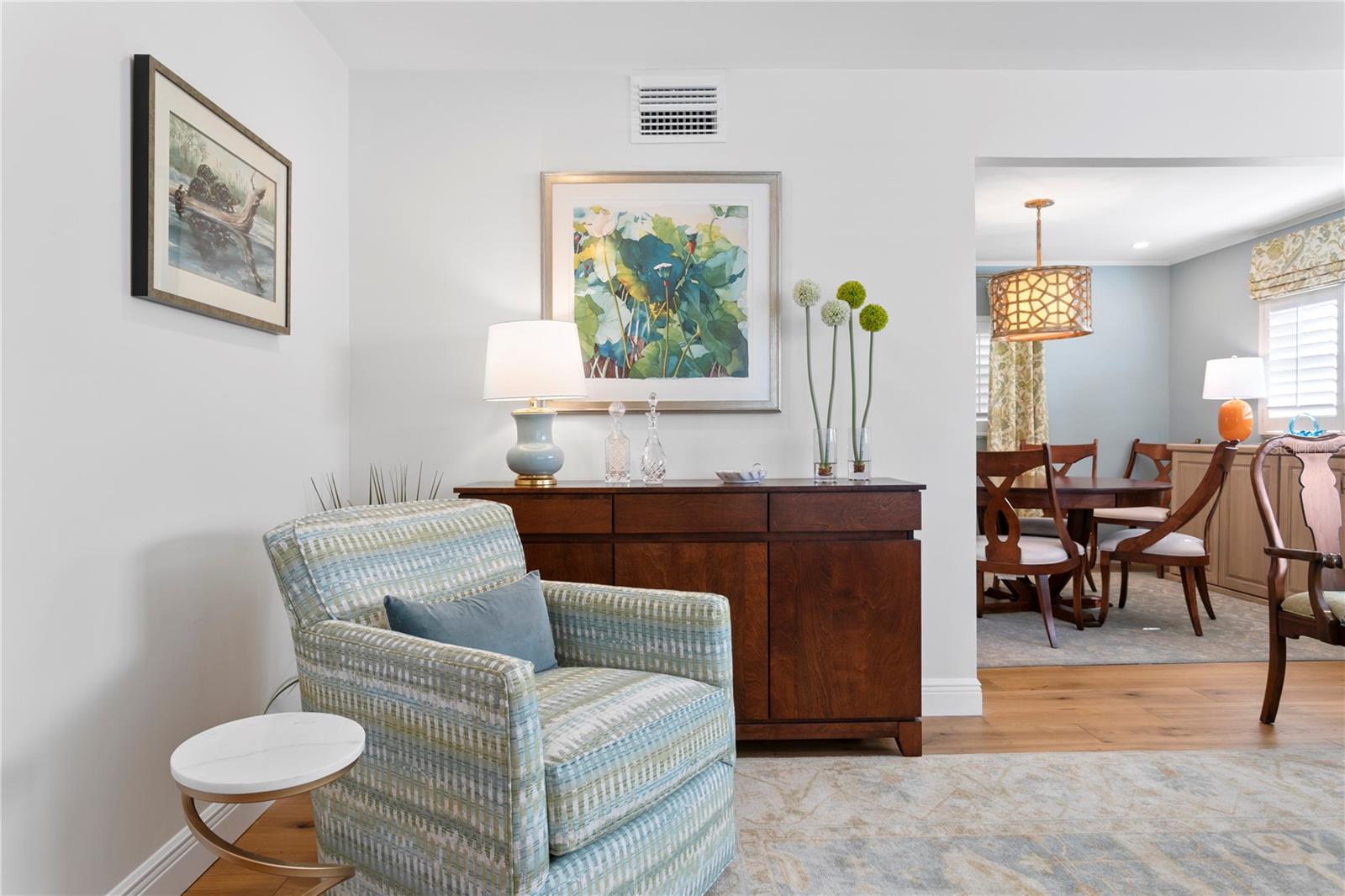 Listing photo id 2 for 4705 San Rafael Street