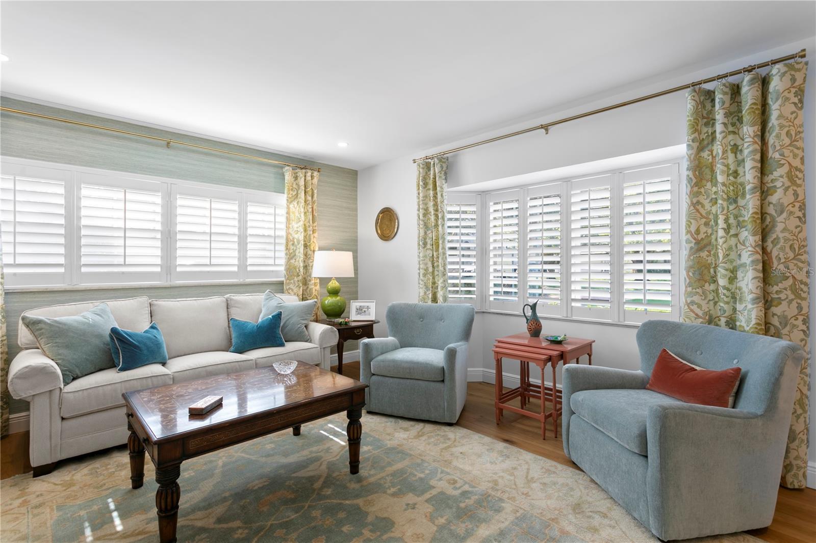Listing photo id 3 for 4705 San Rafael Street