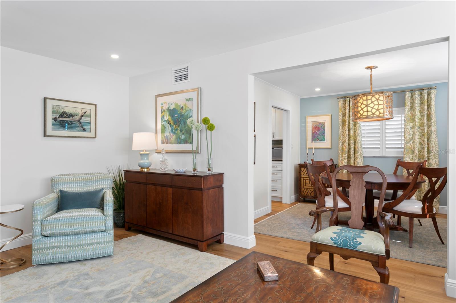 Listing photo id 4 for 4705 San Rafael Street