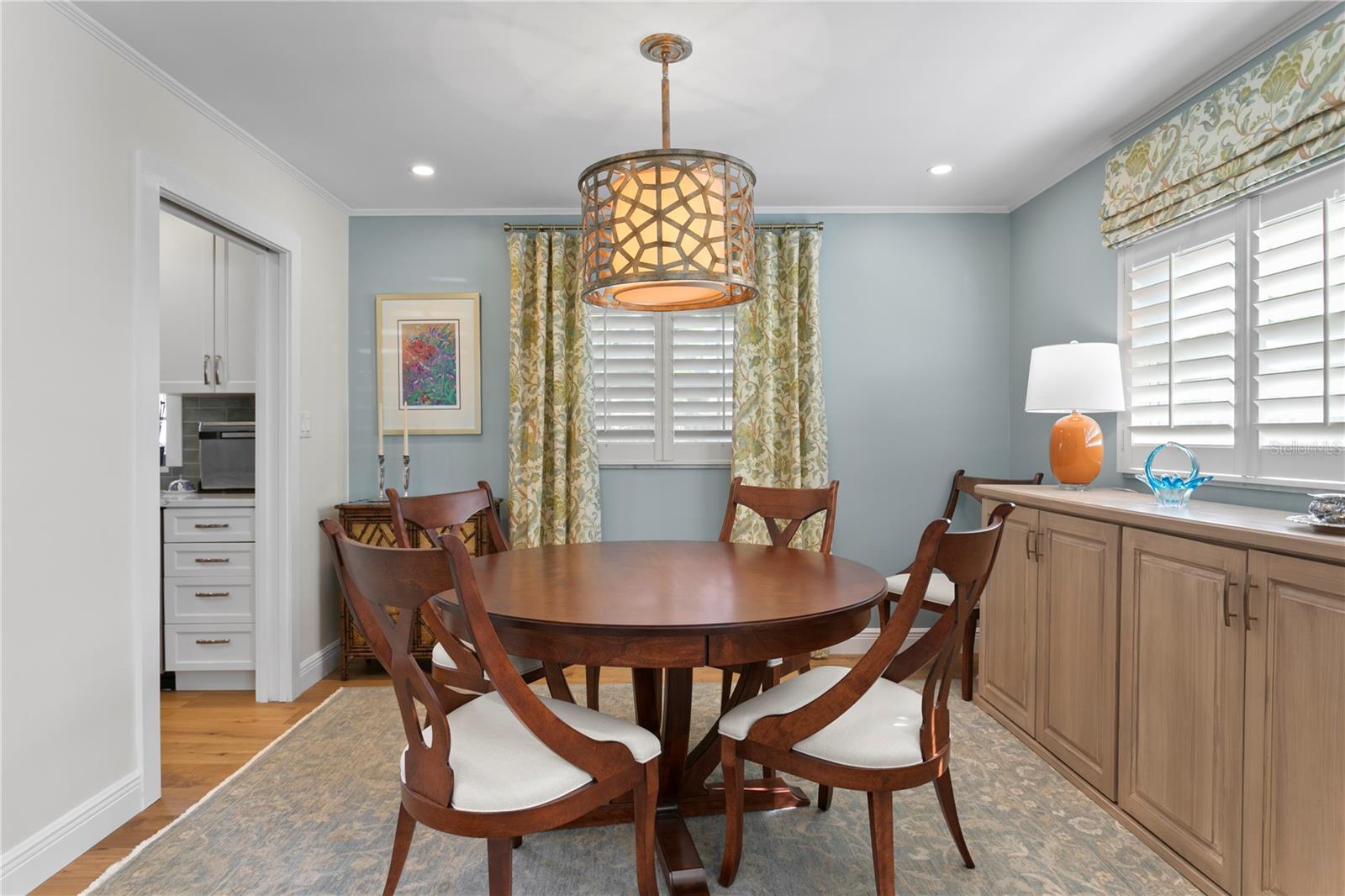 Listing photo id 6 for 4705 San Rafael Street