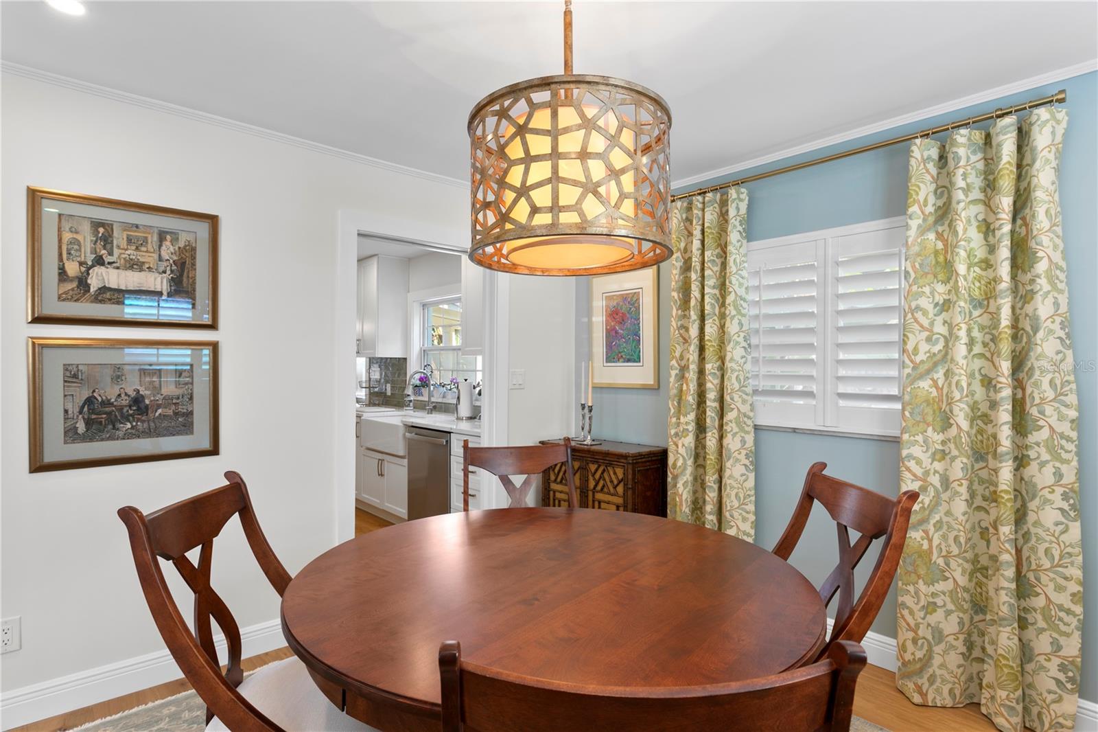 Listing photo id 7 for 4705 San Rafael Street