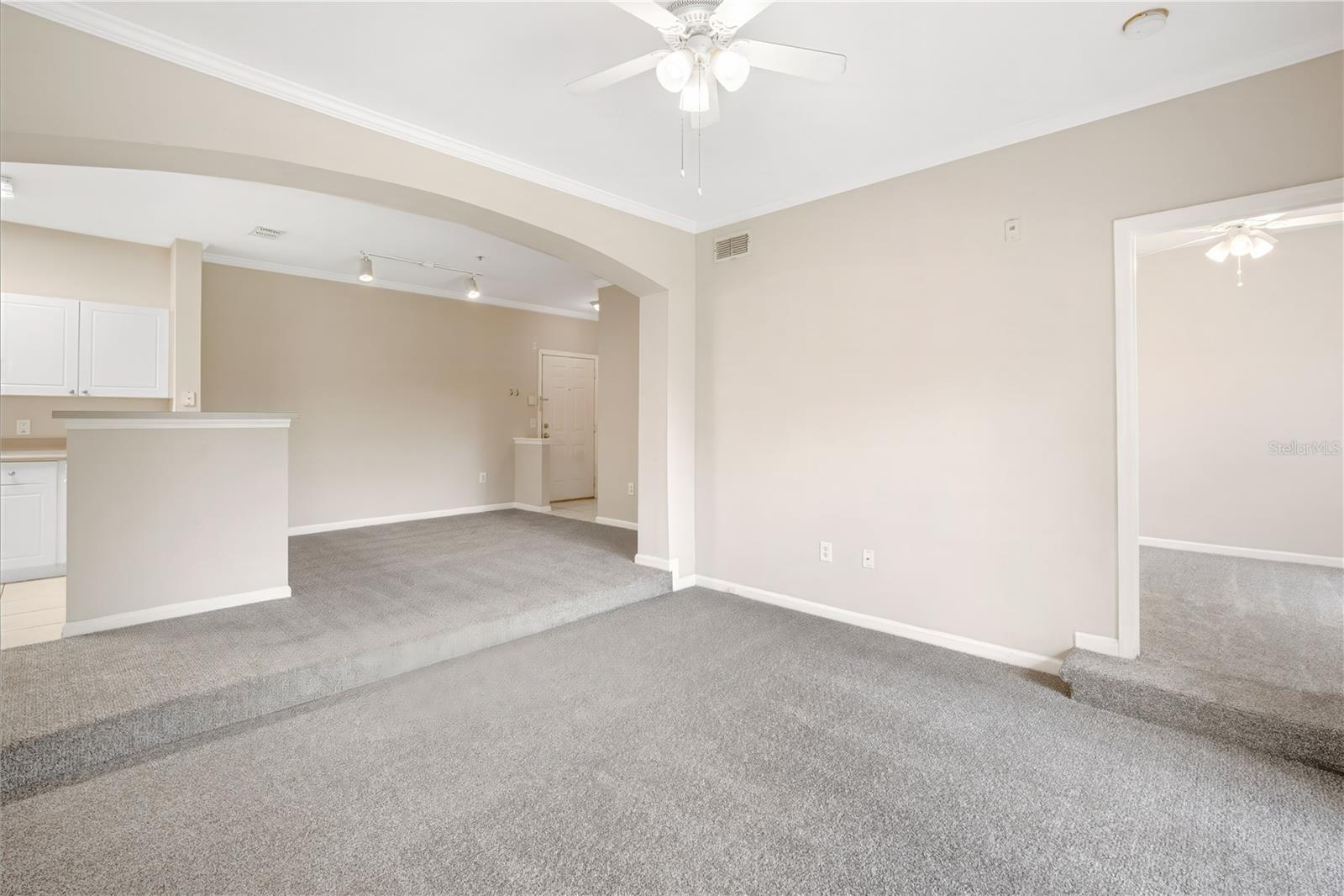 Image 10 of 23 For 9301 Crescent Loop Circle 206