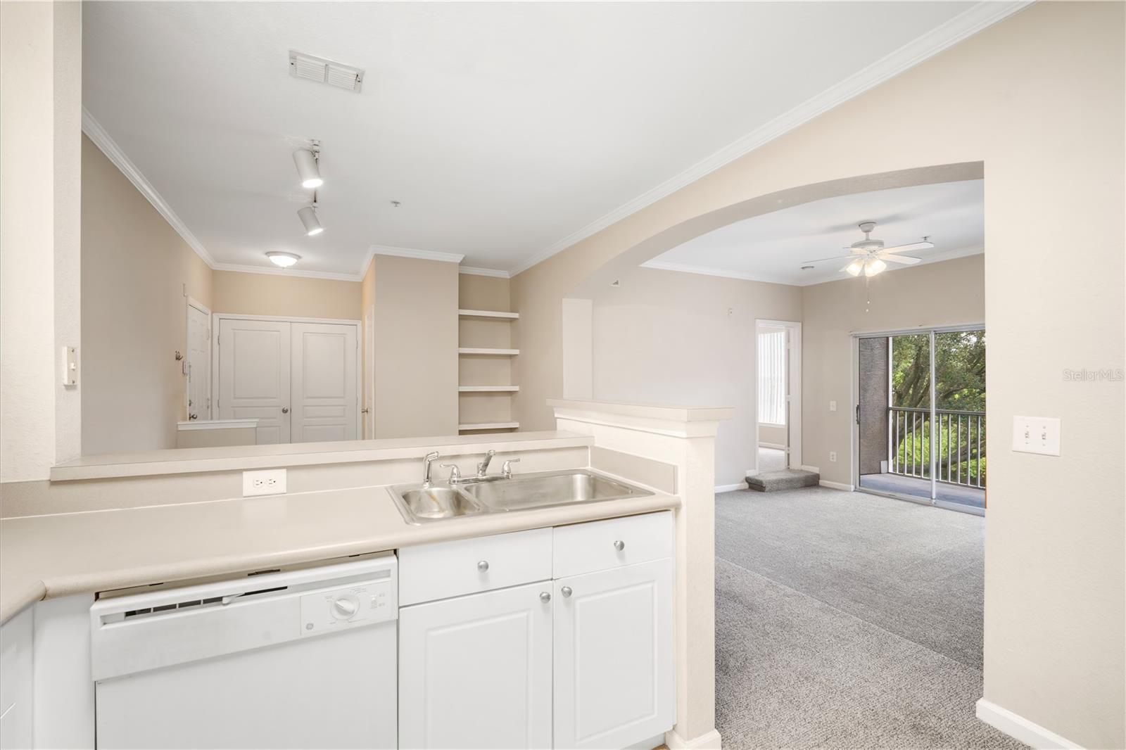 Image 14 of 23 For 9301 Crescent Loop Circle 206