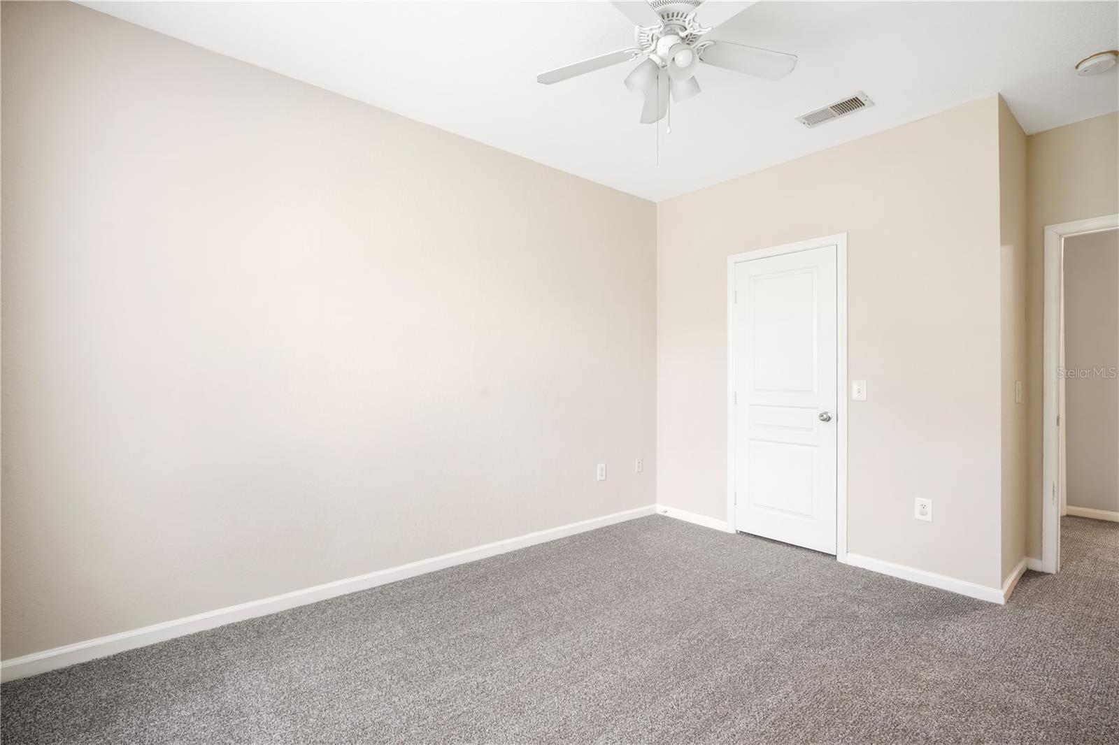 Image 17 of 23 For 9301 Crescent Loop Circle 206