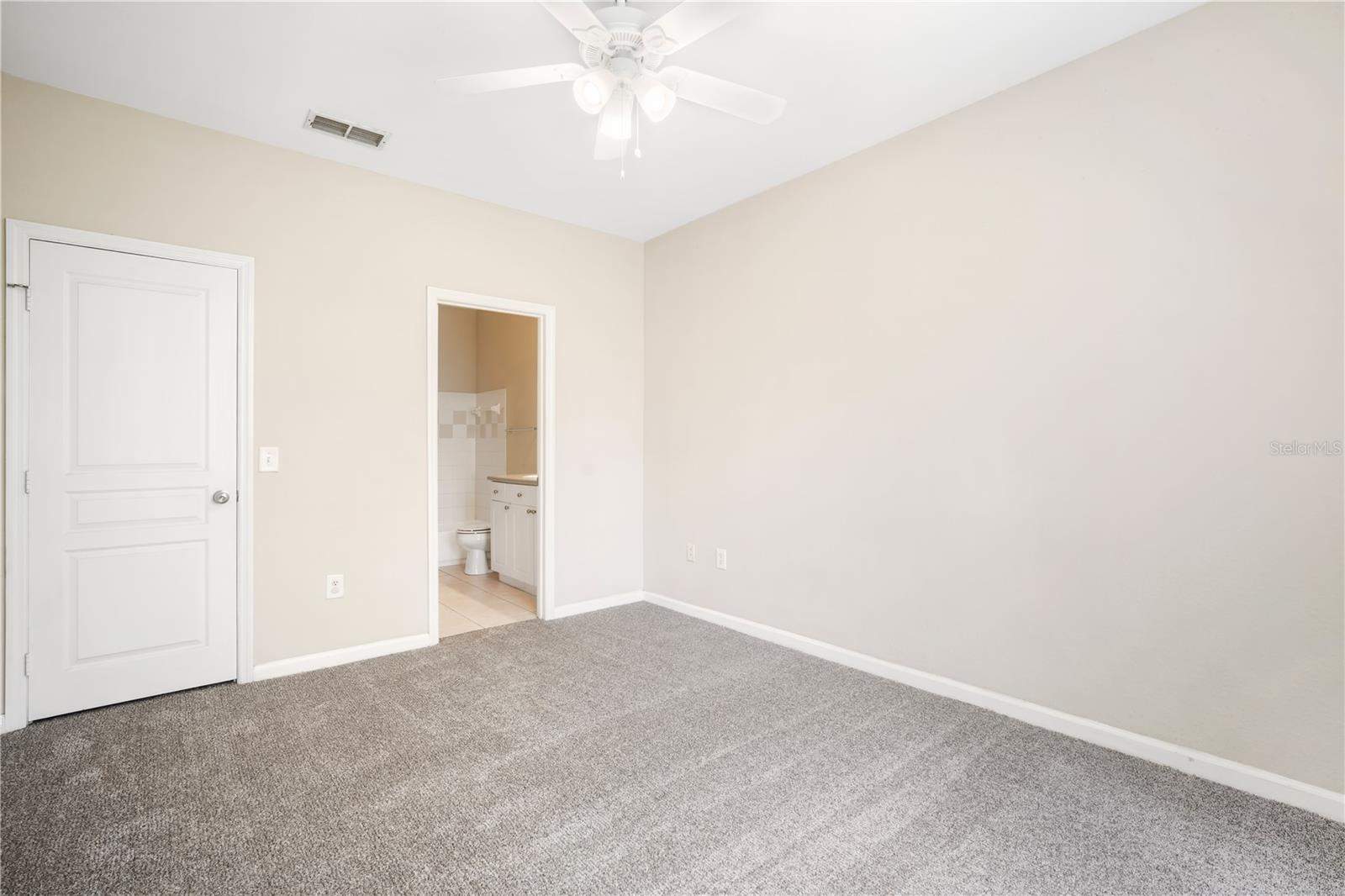 Image 19 of 23 For 9301 Crescent Loop Circle 206