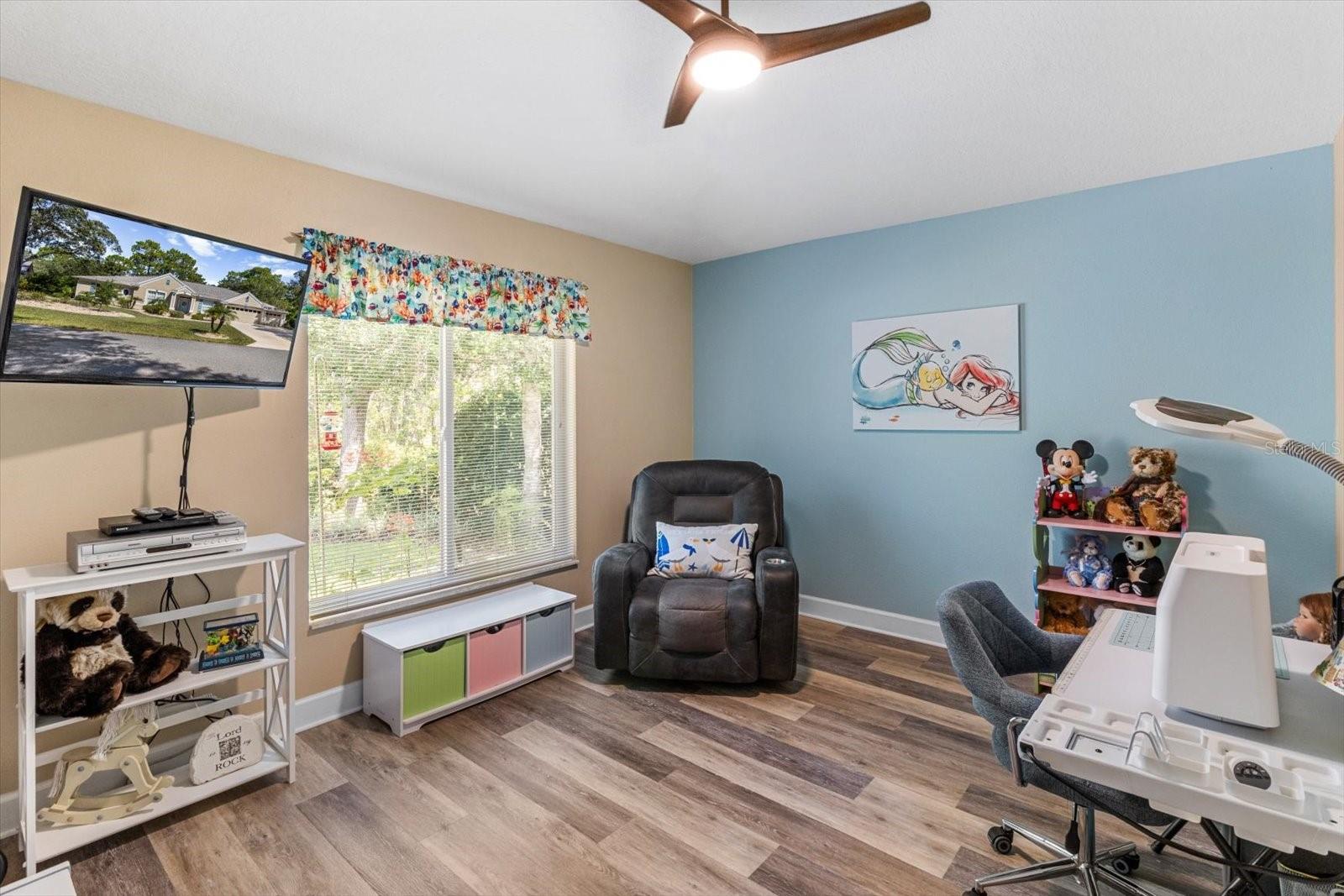 Image 32 of 47 For 30 Mayflower Court S